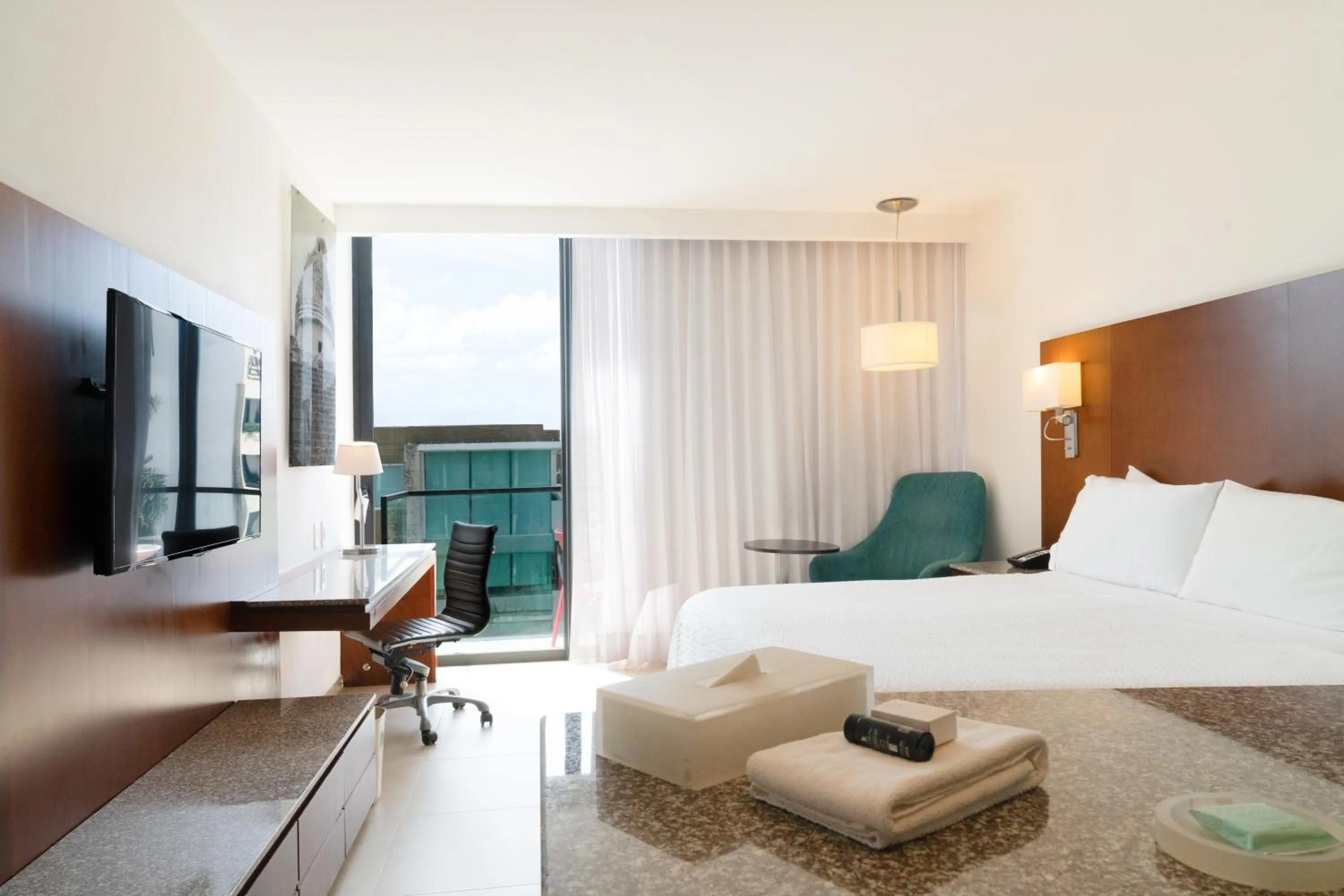 TV and multimedia, Bed in Fiesta Inn Playa del Carmen