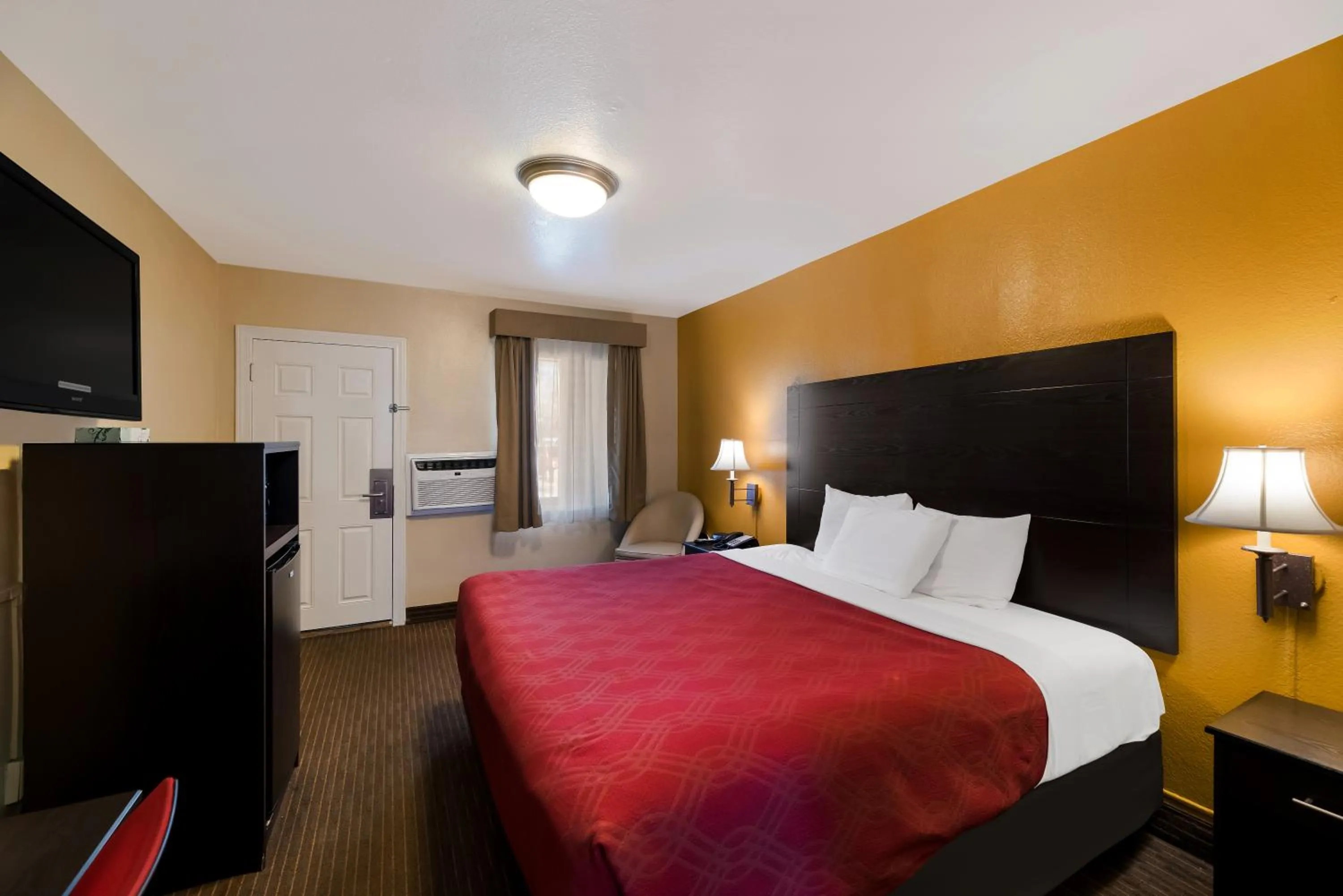 Bed in Rodeway Inn Flagstaff-Downtown