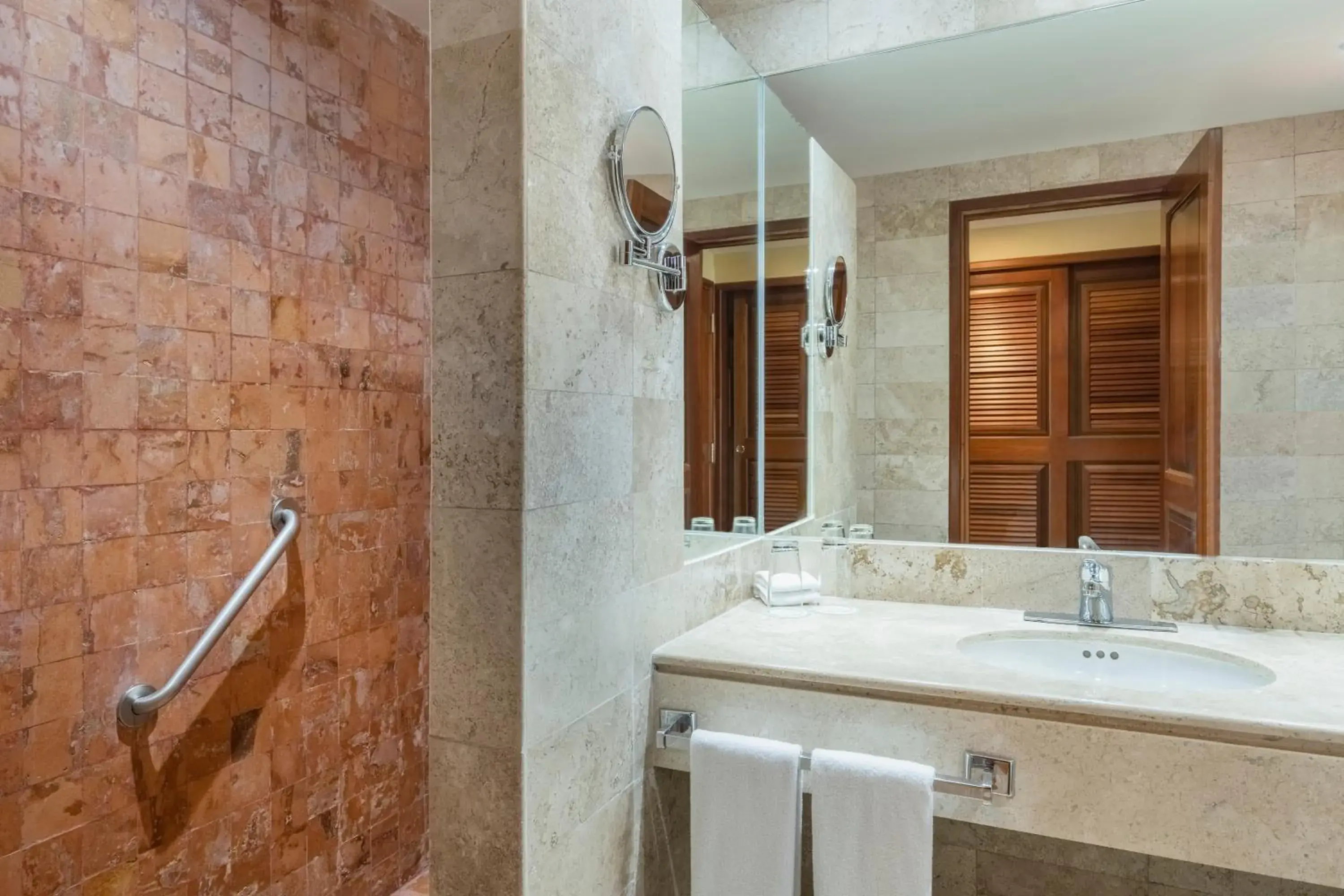 Bathroom in Iberostar Waves Paraíso Beach - All Inclusive Bathroom in Iberostar Waves Paraíso Beach - All Inclusive