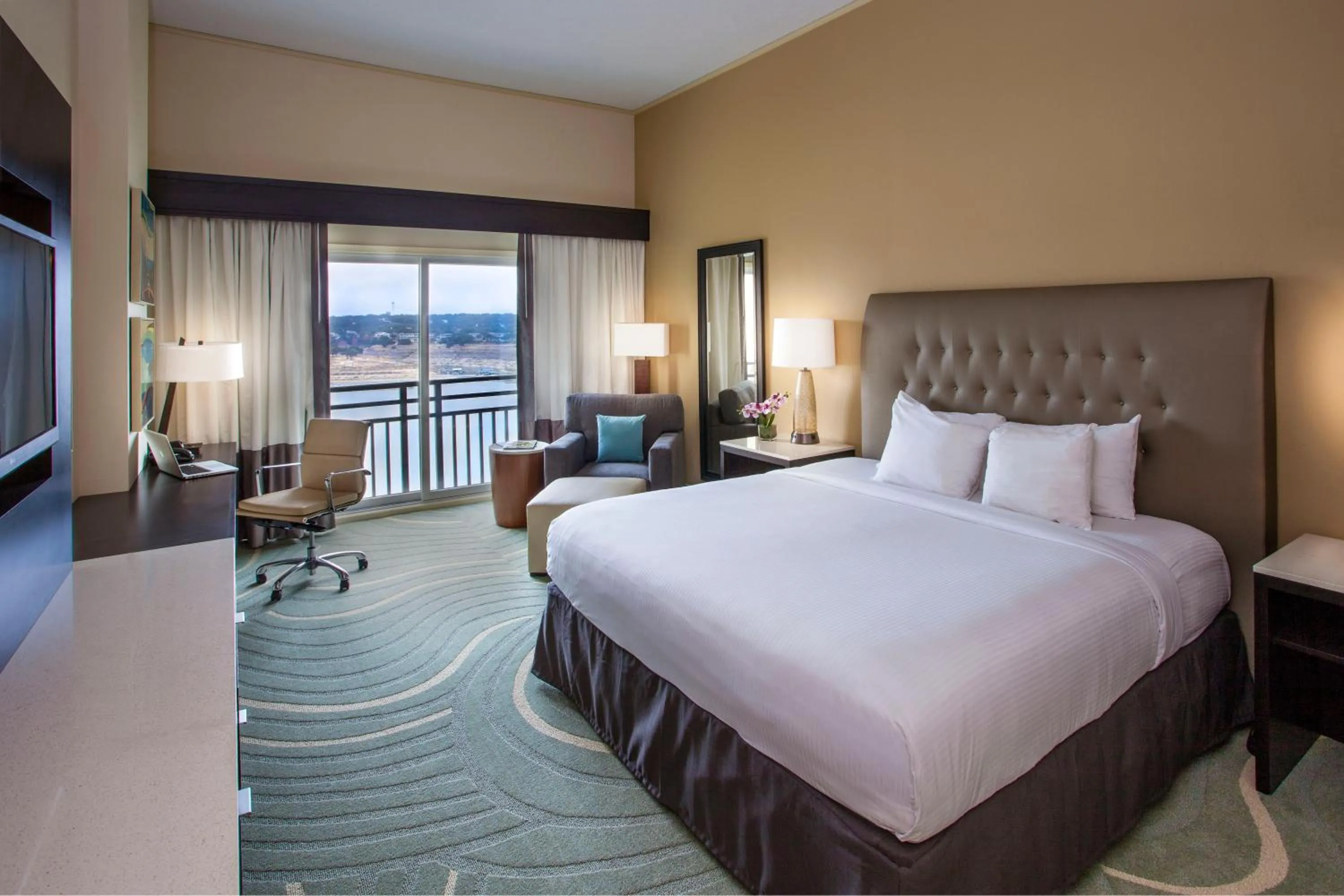 Bedroom, Bed in Lakeway Resort & Spa