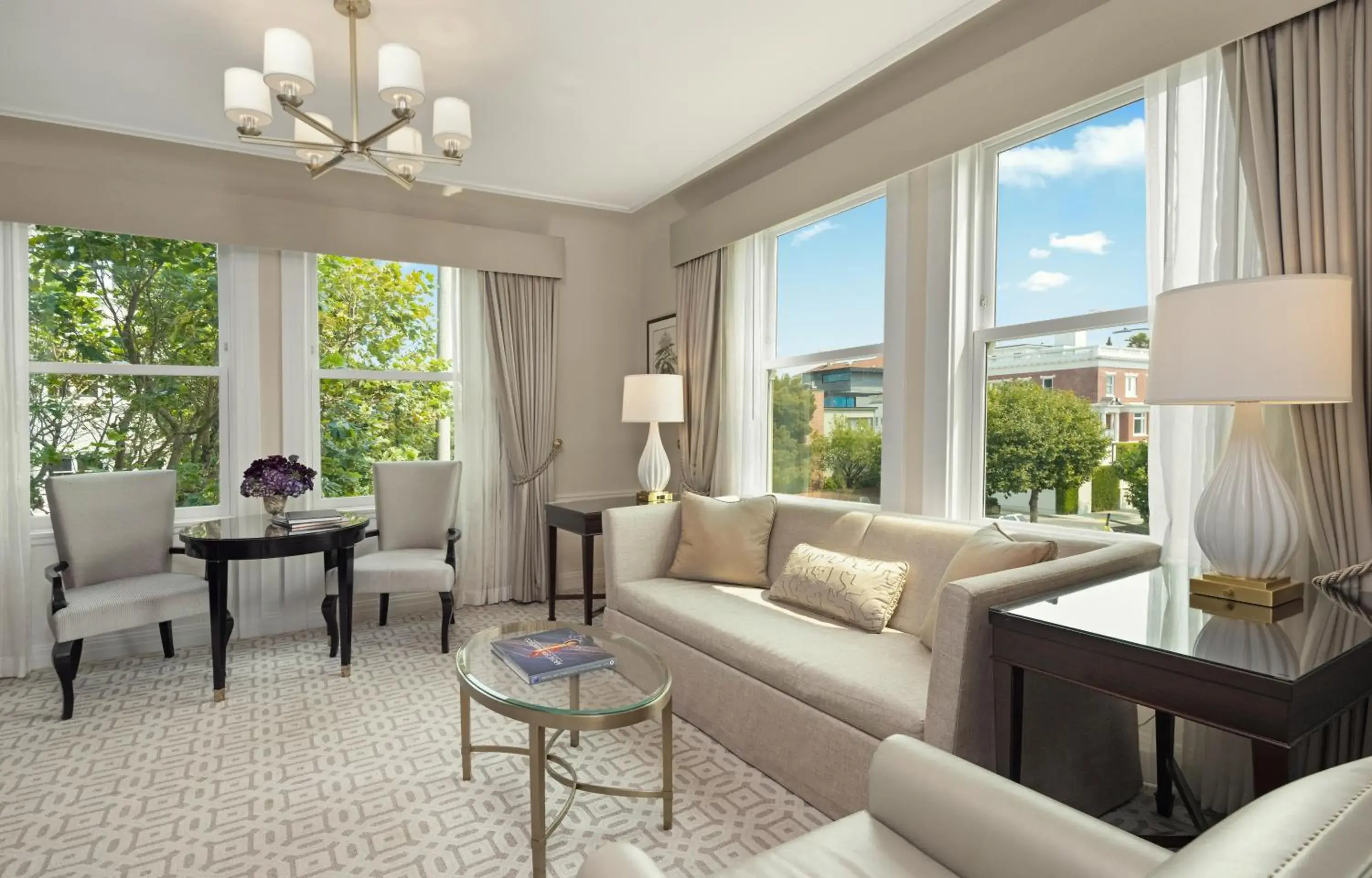 Bedroom in Hotel Drisco Bedroom in Hotel Drisco