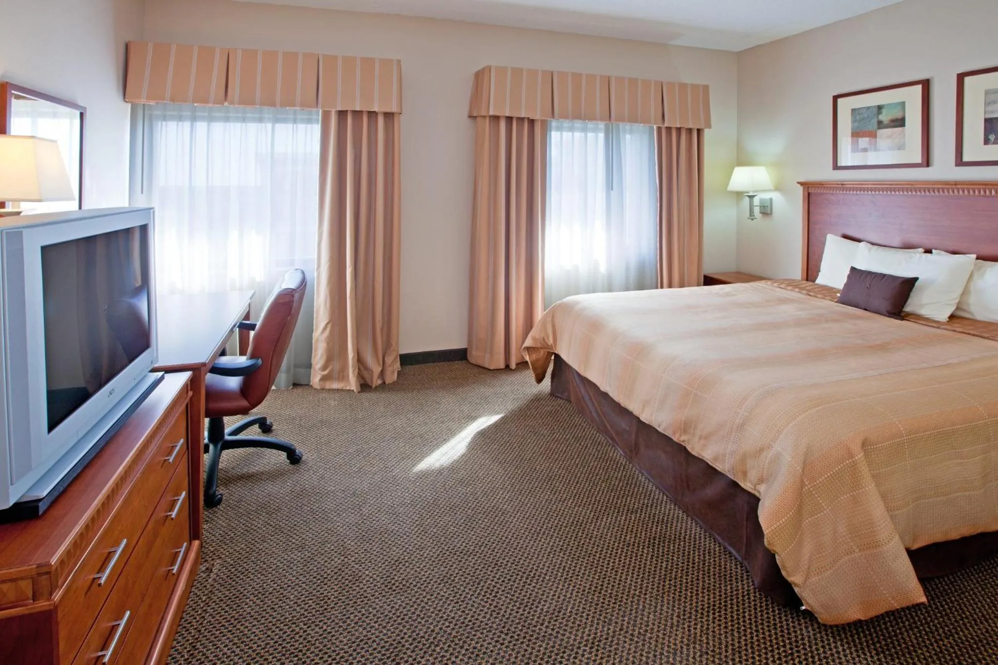 Bedroom in Candlewood Suites Indianapolis Downtown Medical District by IHG