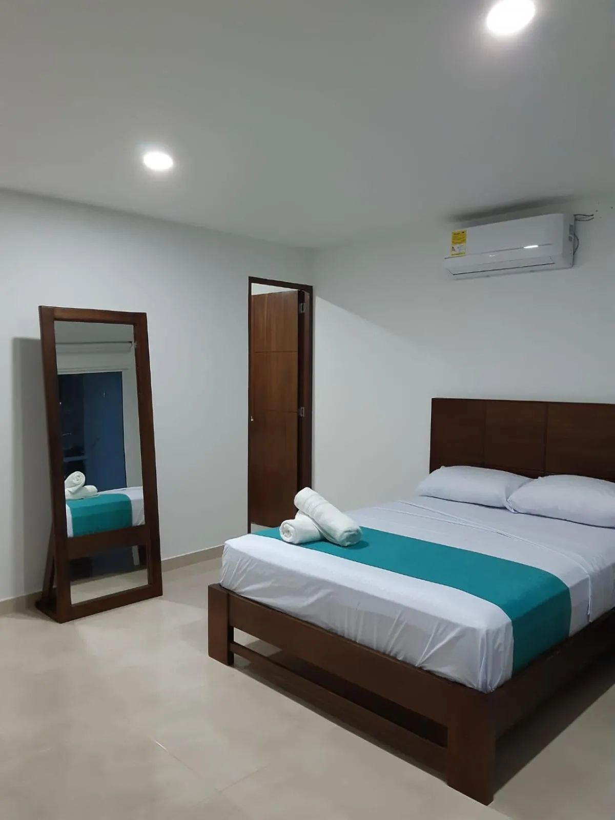 Mayva AprtaHotel