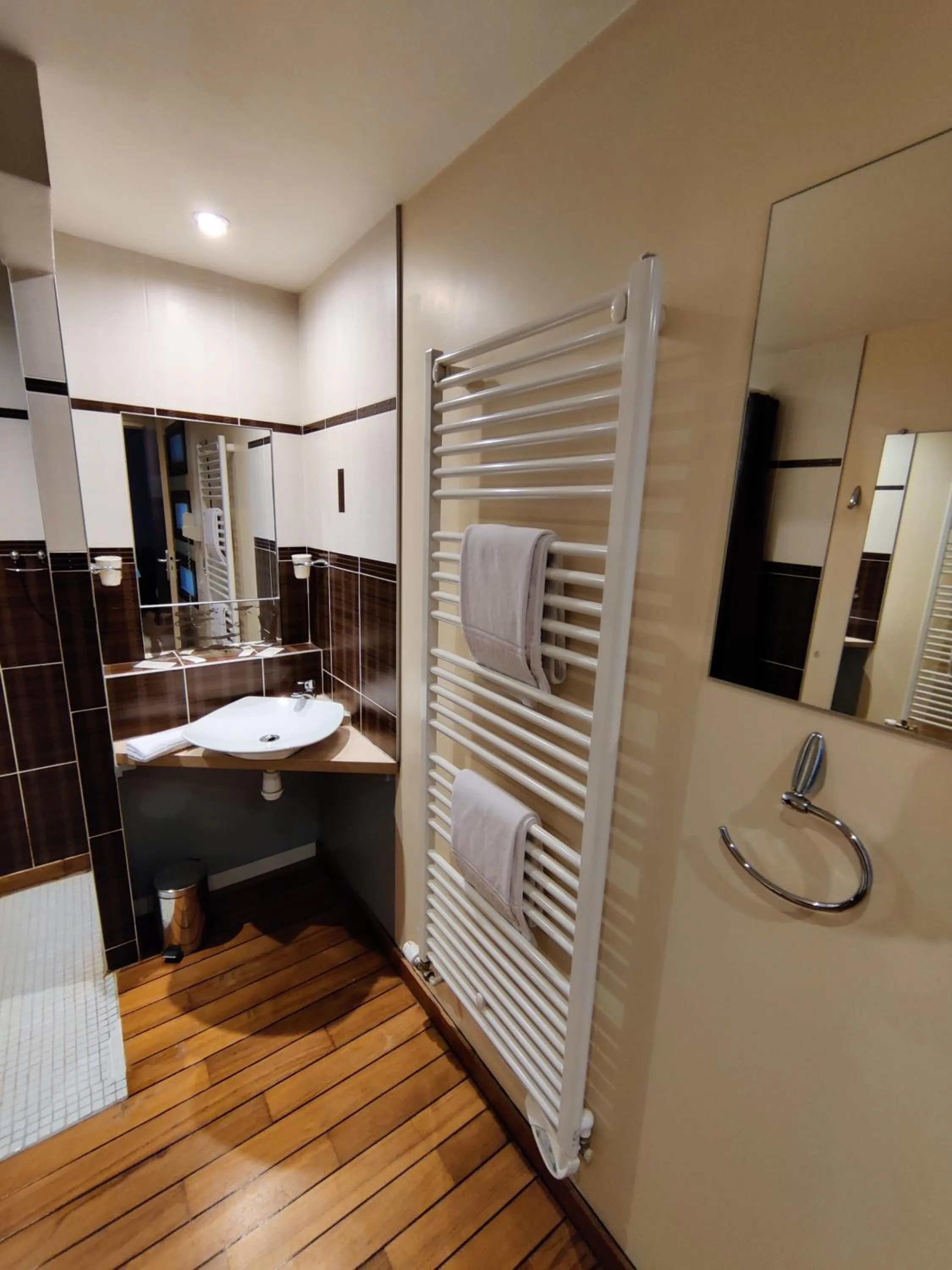 Bathroom in Hôtel Saint - Pierre