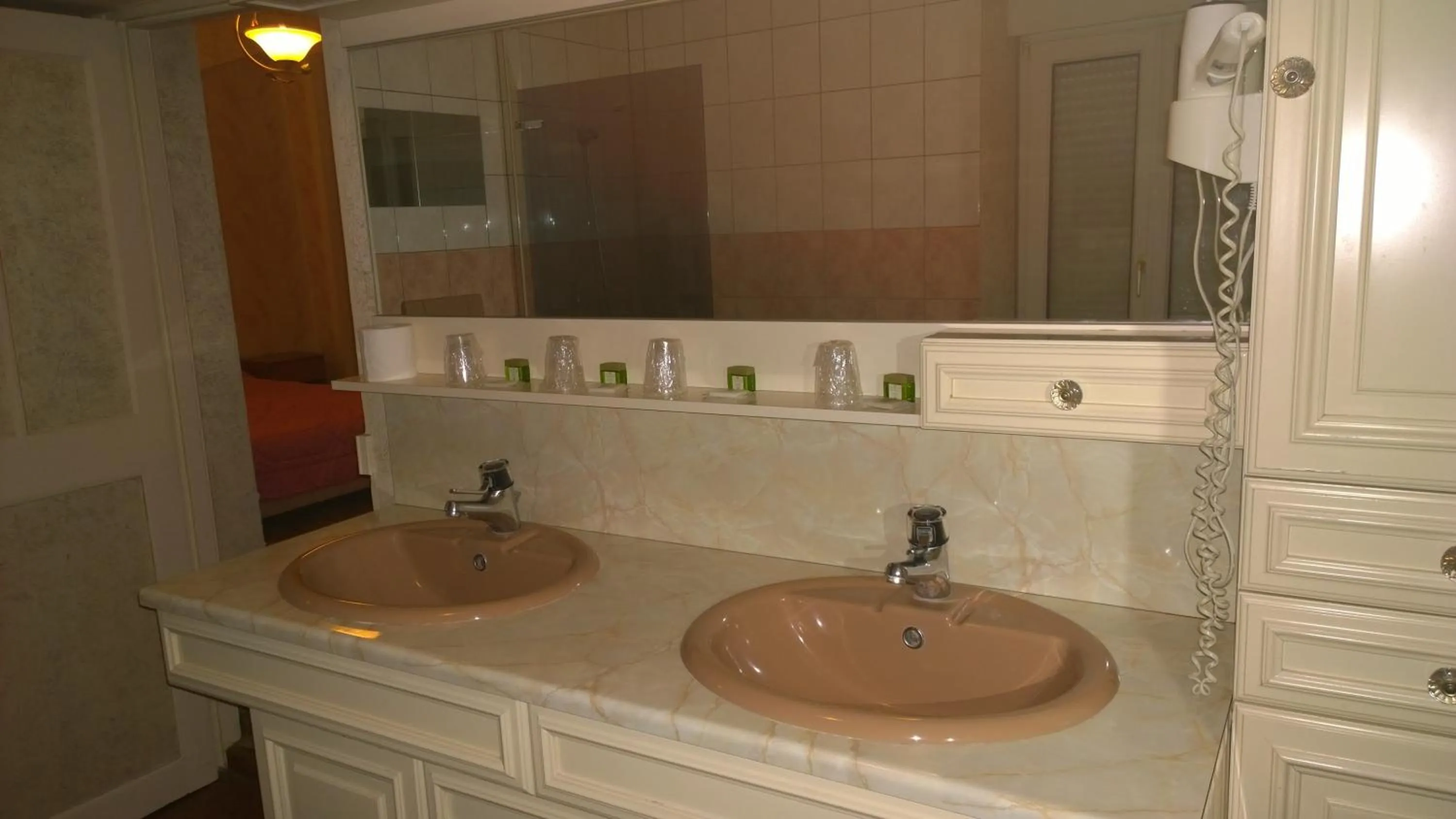 Quadruple Room in Hôtel Saint - Pierre