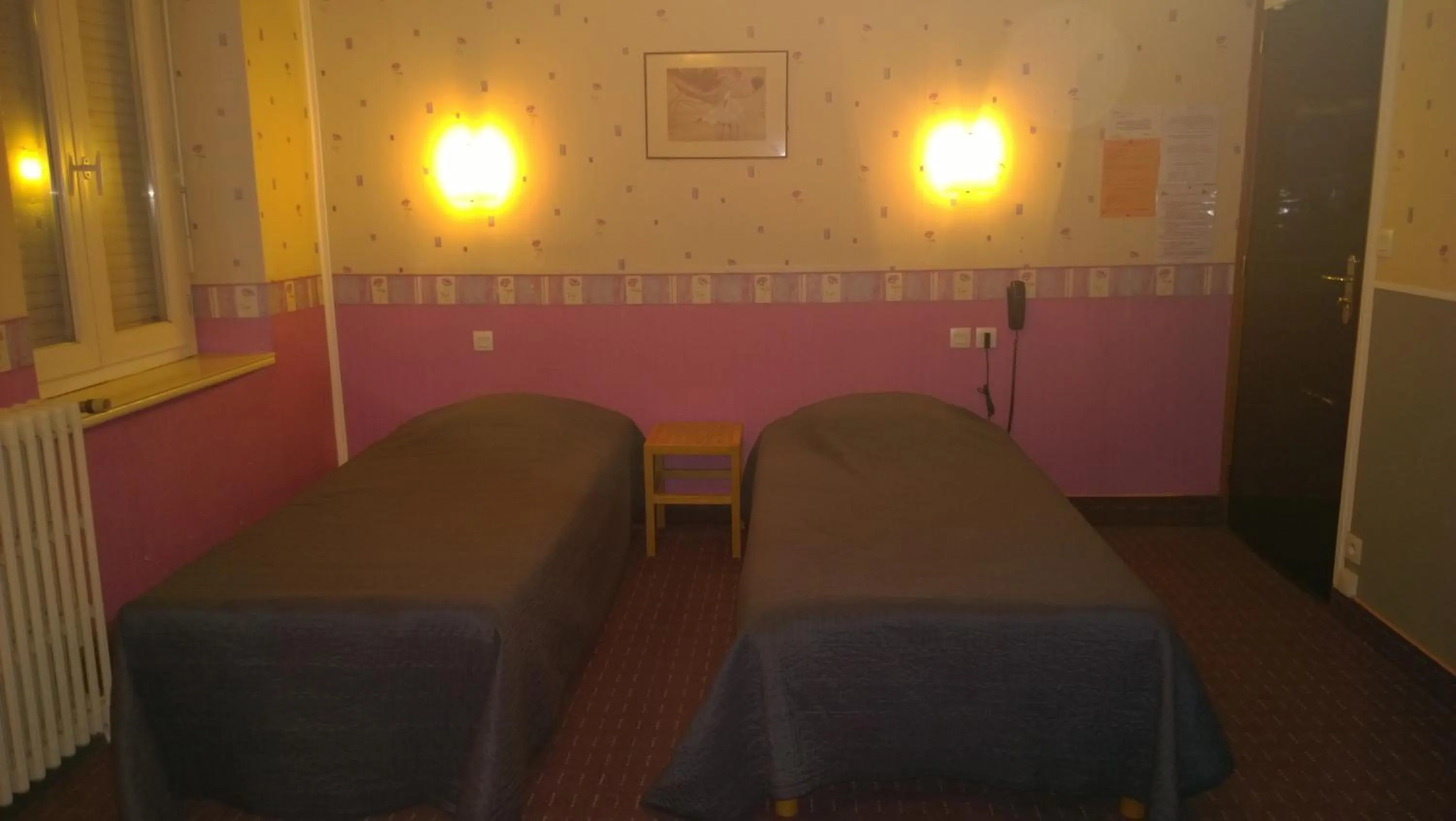 Classic Twin Room in Hôtel Saint - Pierre