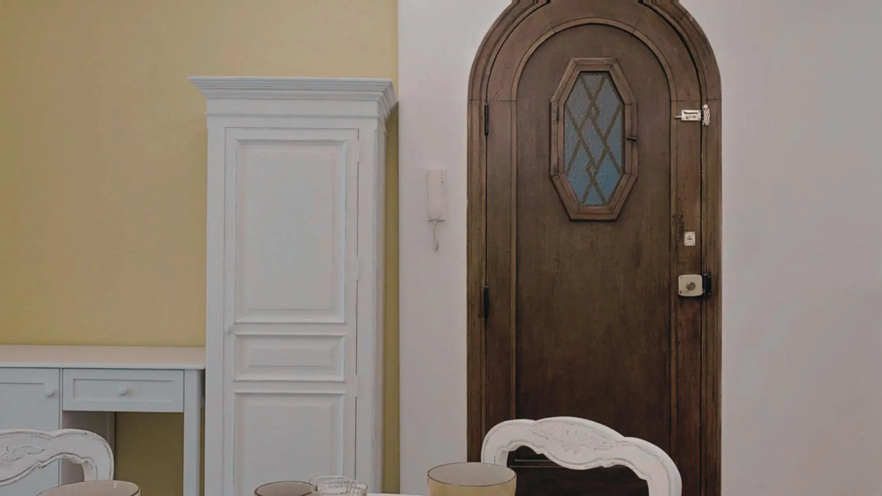 Facade/entrance in The Koukaki Residence Facade/entrance in The Koukaki Residence