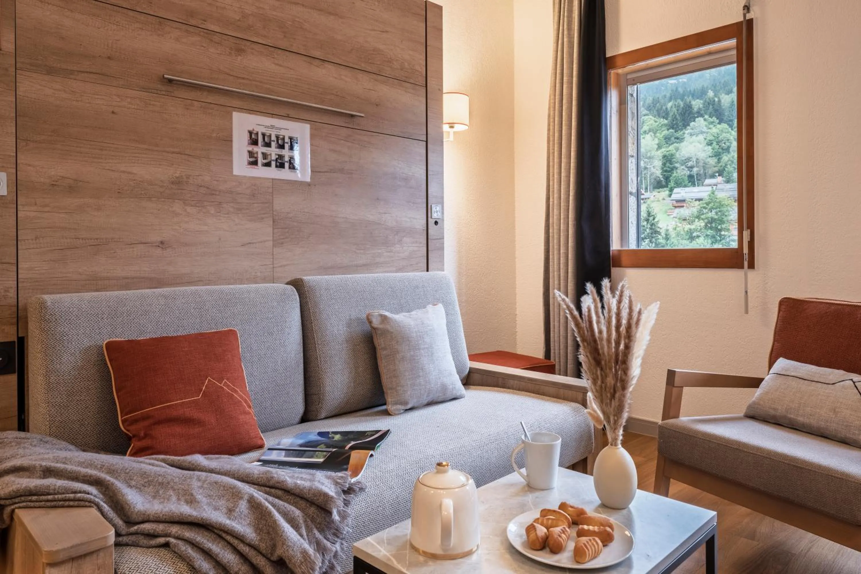 Living room, Bed in Résidence Pierre & Vacances Les Ravines