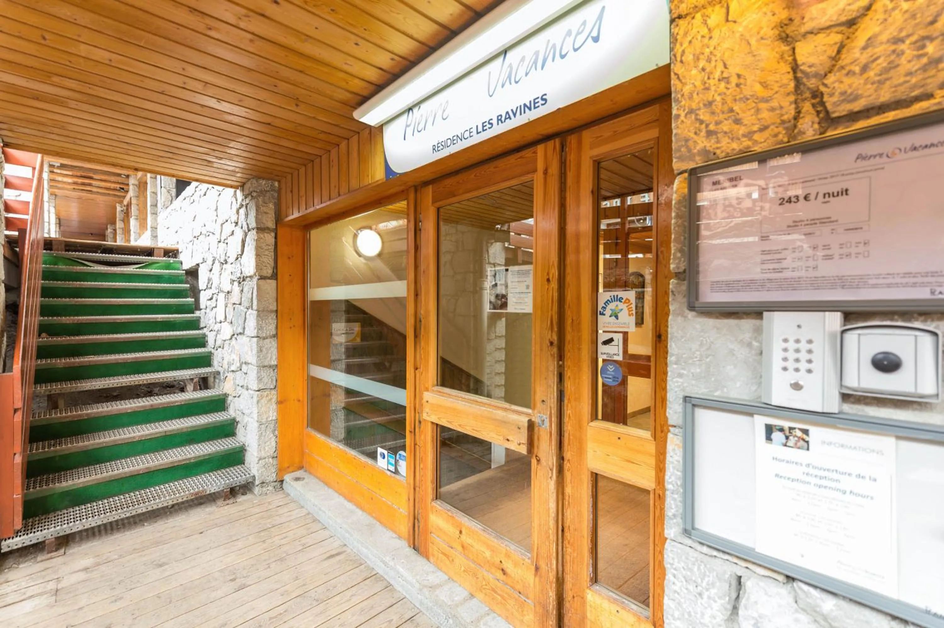 Facade/entrance in Résidence Pierre & Vacances Les Ravines