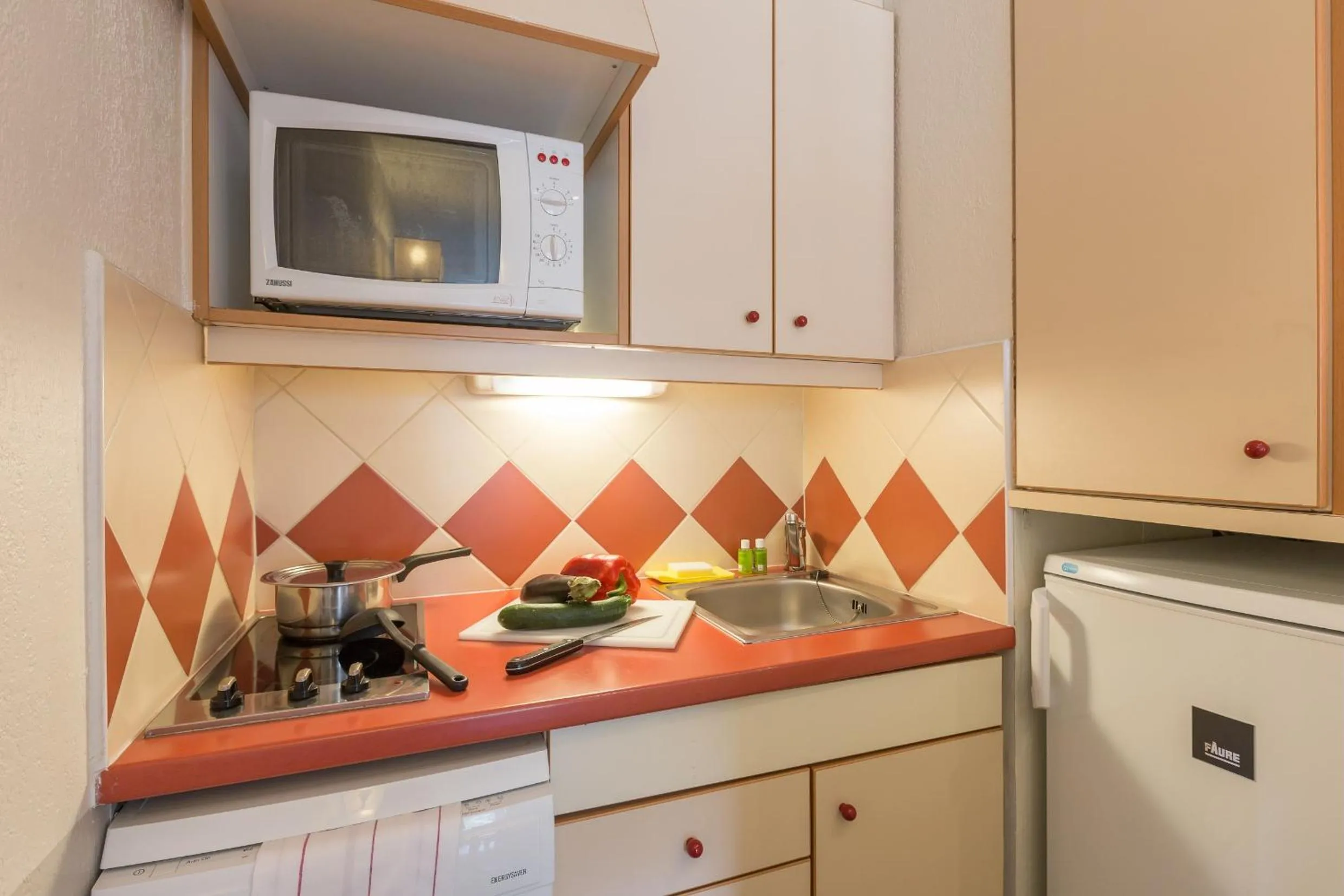 Kitchen or kitchenette in Résidence Pierre & Vacances Les Ravines