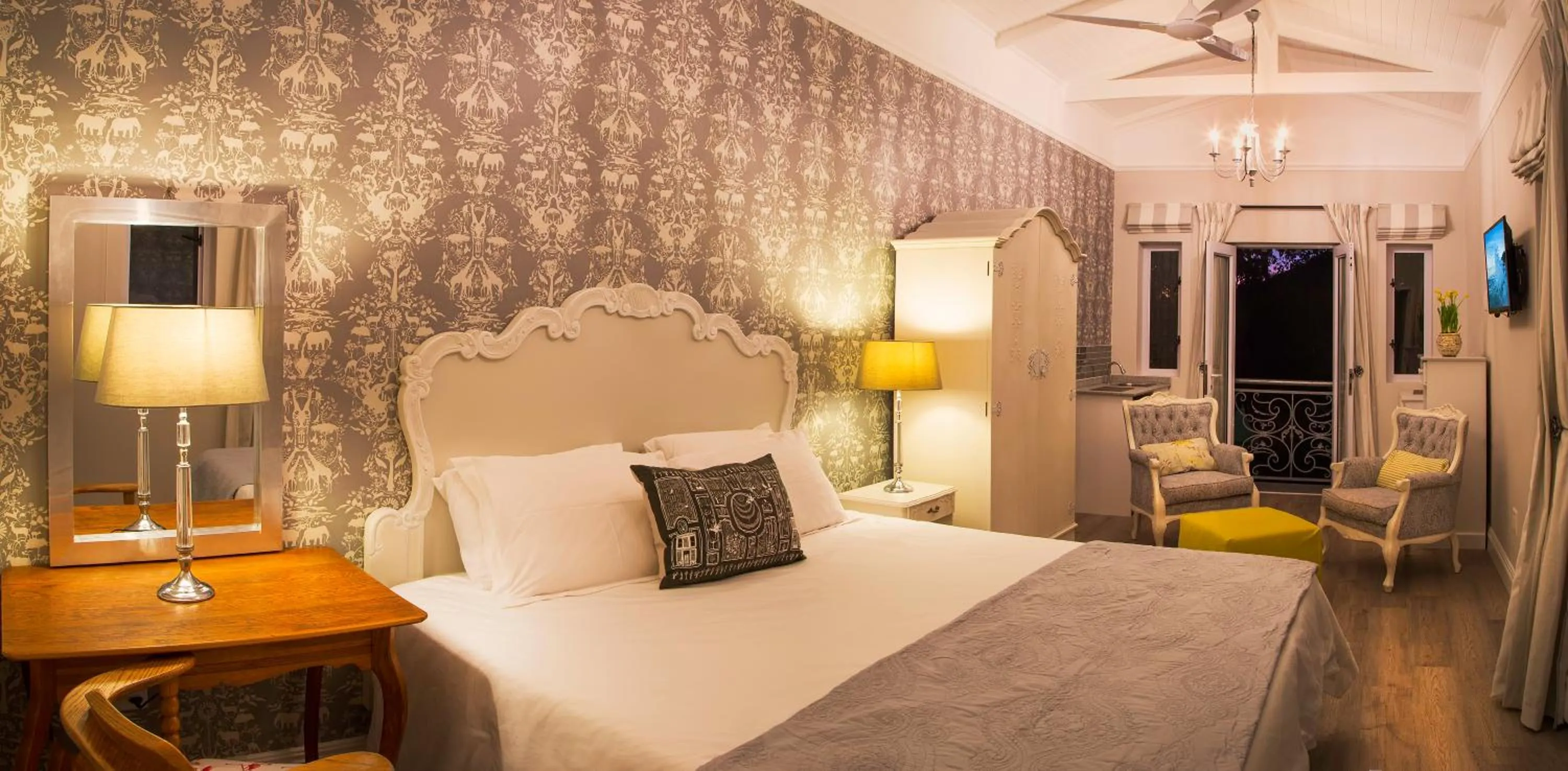 Photo of the whole room, Bed in Bright on 5th Guest house