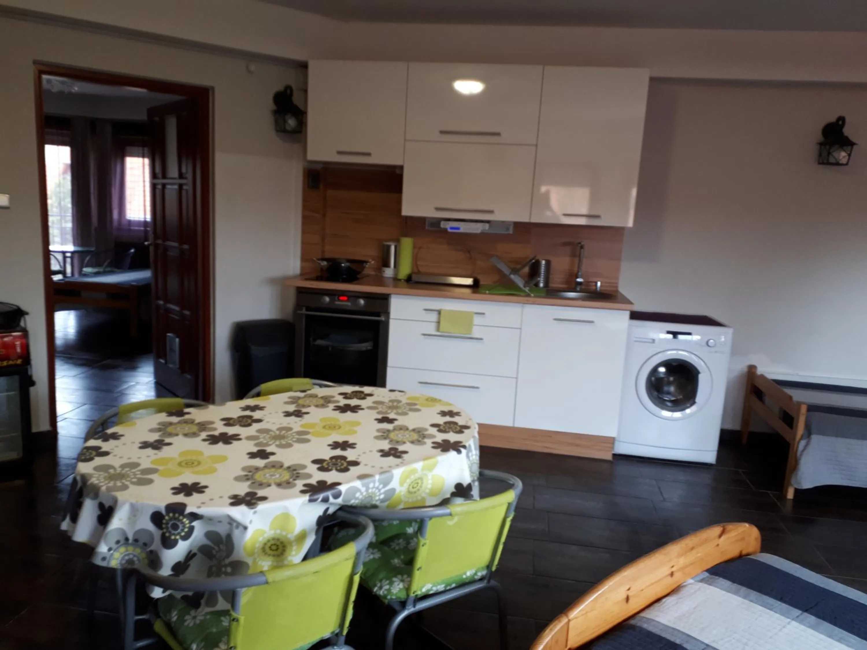Kitchen or kitchenette in Kertvárosi Apartman