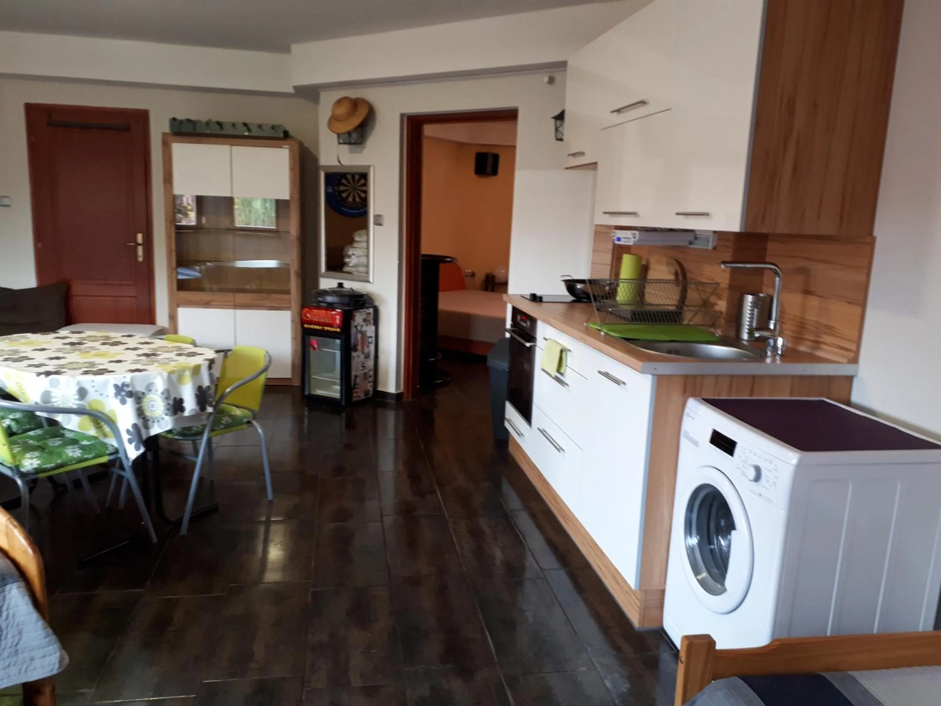 Kitchen or kitchenette in Kertvárosi Apartman