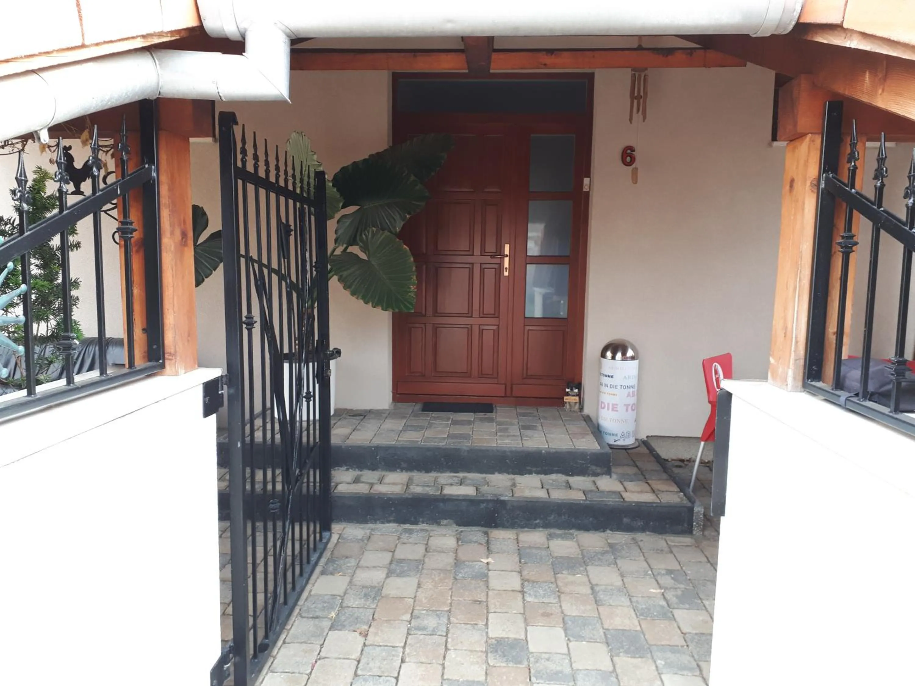Facade/entrance in Kertvárosi Apartman