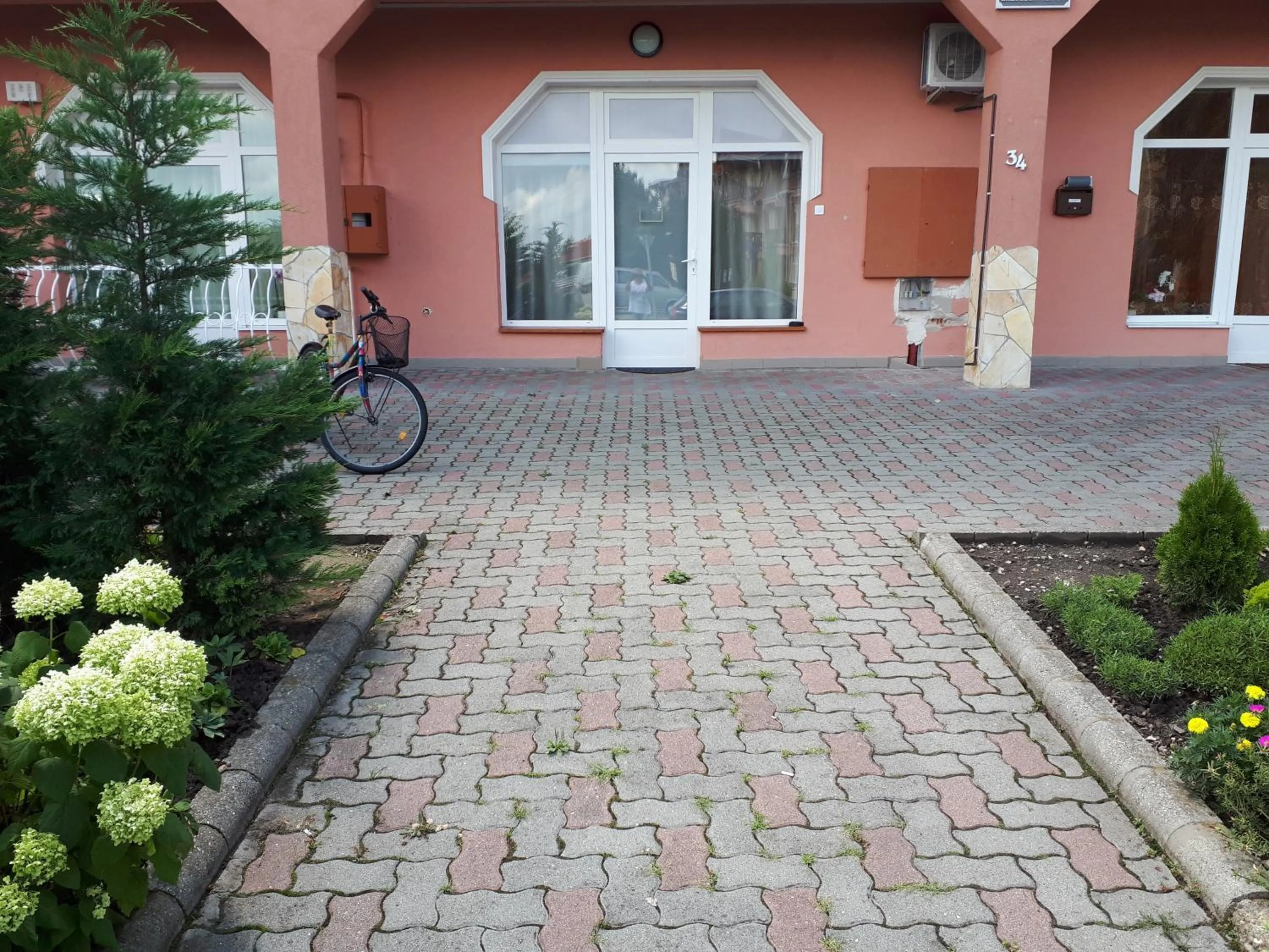 Facade/entrance in Kertvárosi Apartman