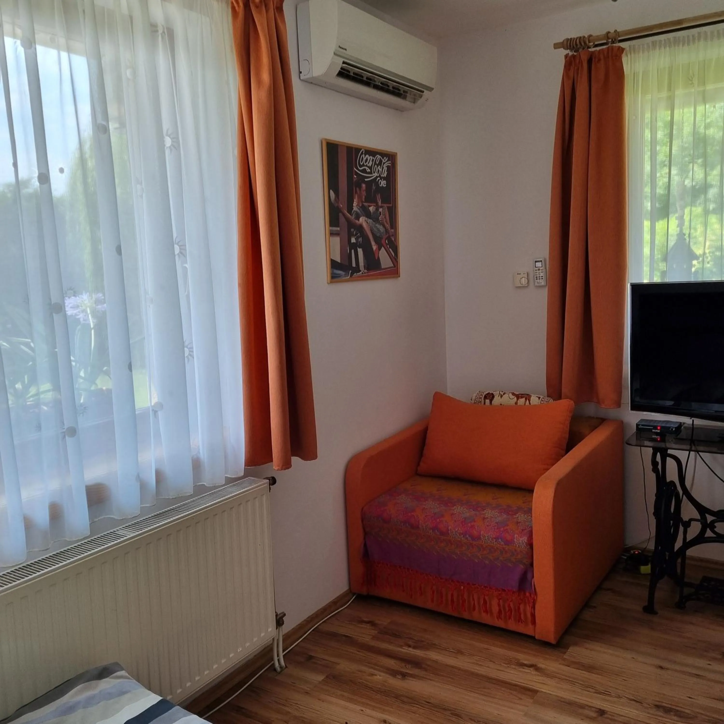 Photo of the whole room in Kertvárosi Apartman