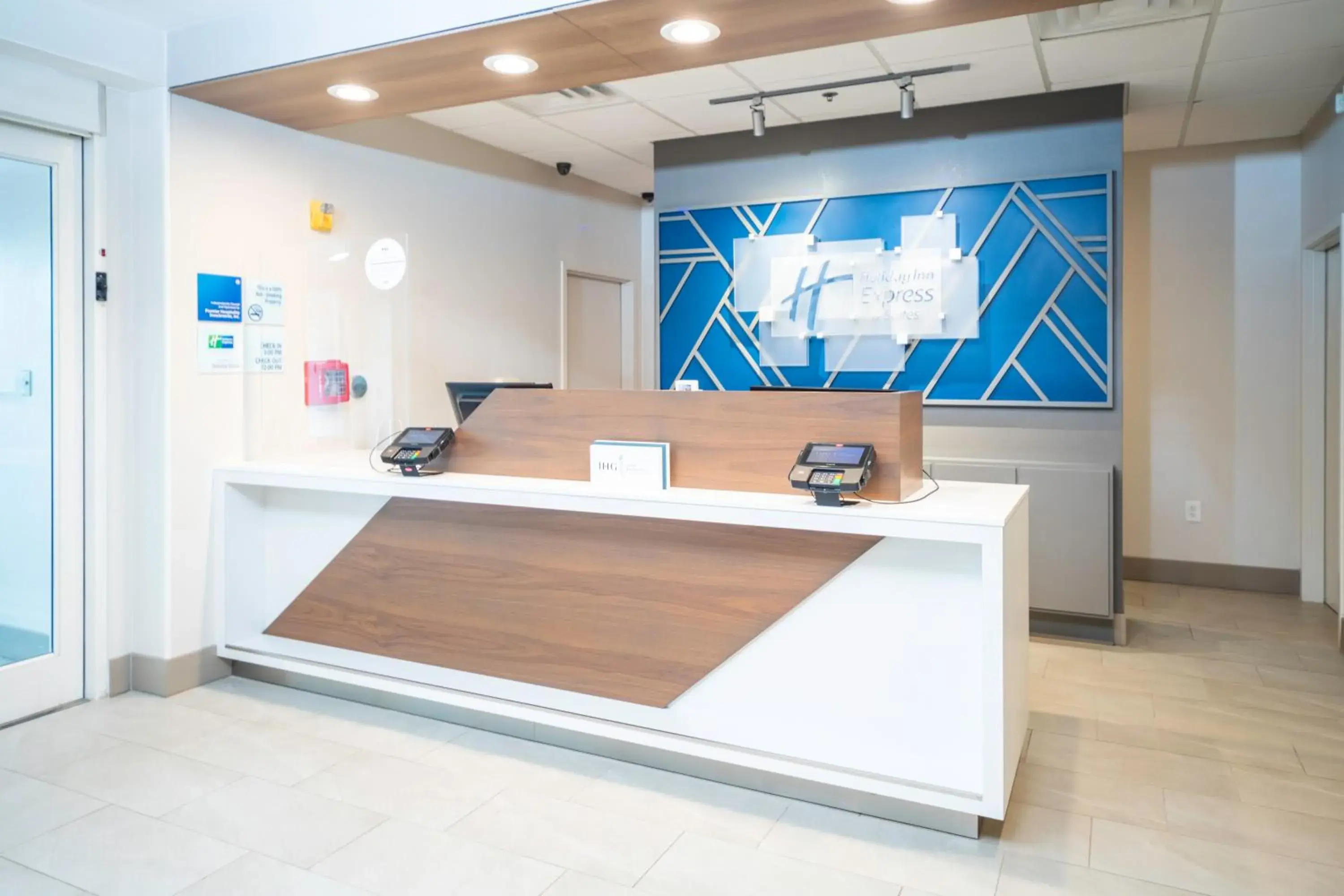 Lobby or reception in Holiday Inn Express and Suites Atlanta-Johns Creek by IHG Lobby or reception in Holiday Inn Express and Suites Atlanta-Johns Creek by IHG