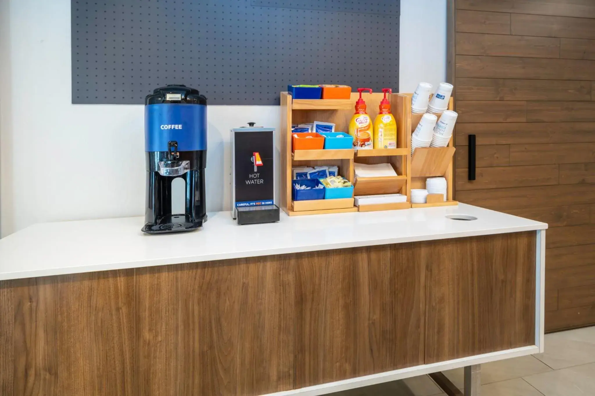 Photo of the whole room in Holiday Inn Express and Suites Atlanta-Johns Creek by IHG Photo of the whole room in Holiday Inn Express and Suites Atlanta-Johns Creek by IHG