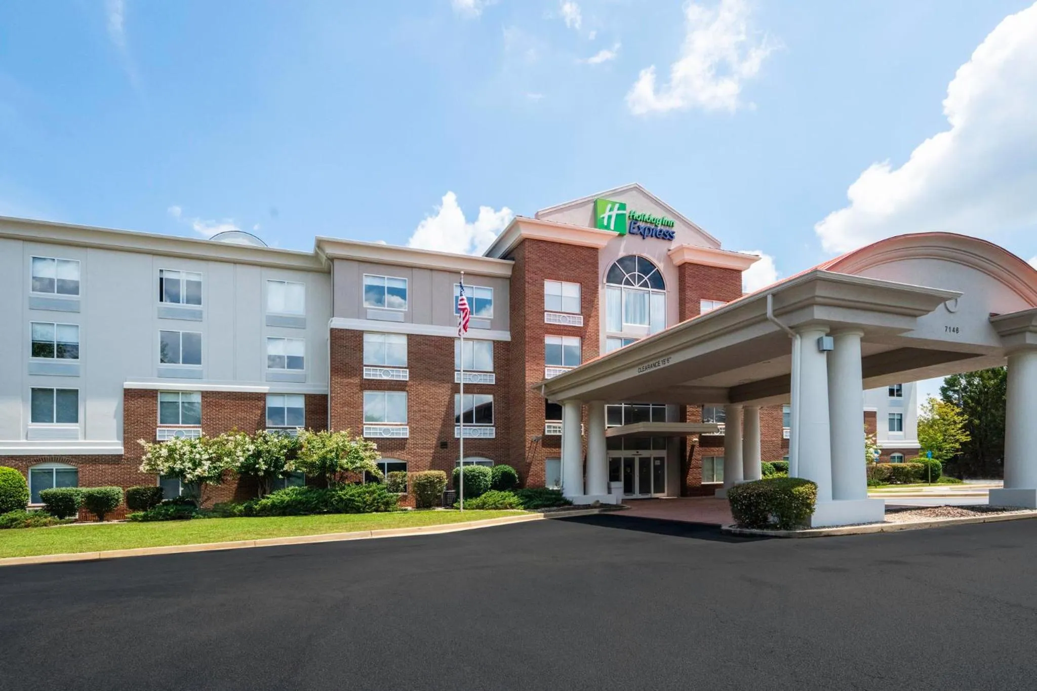 Property building in Holiday Inn Express and Suites Atlanta-Johns Creek by IHG