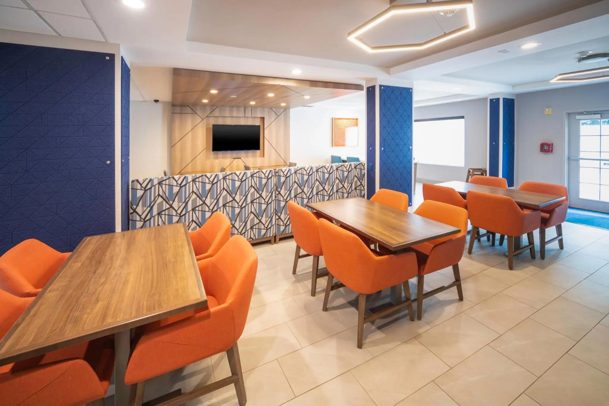 Breakfast in Holiday Inn Express and Suites Atlanta-Johns Creek by IHG