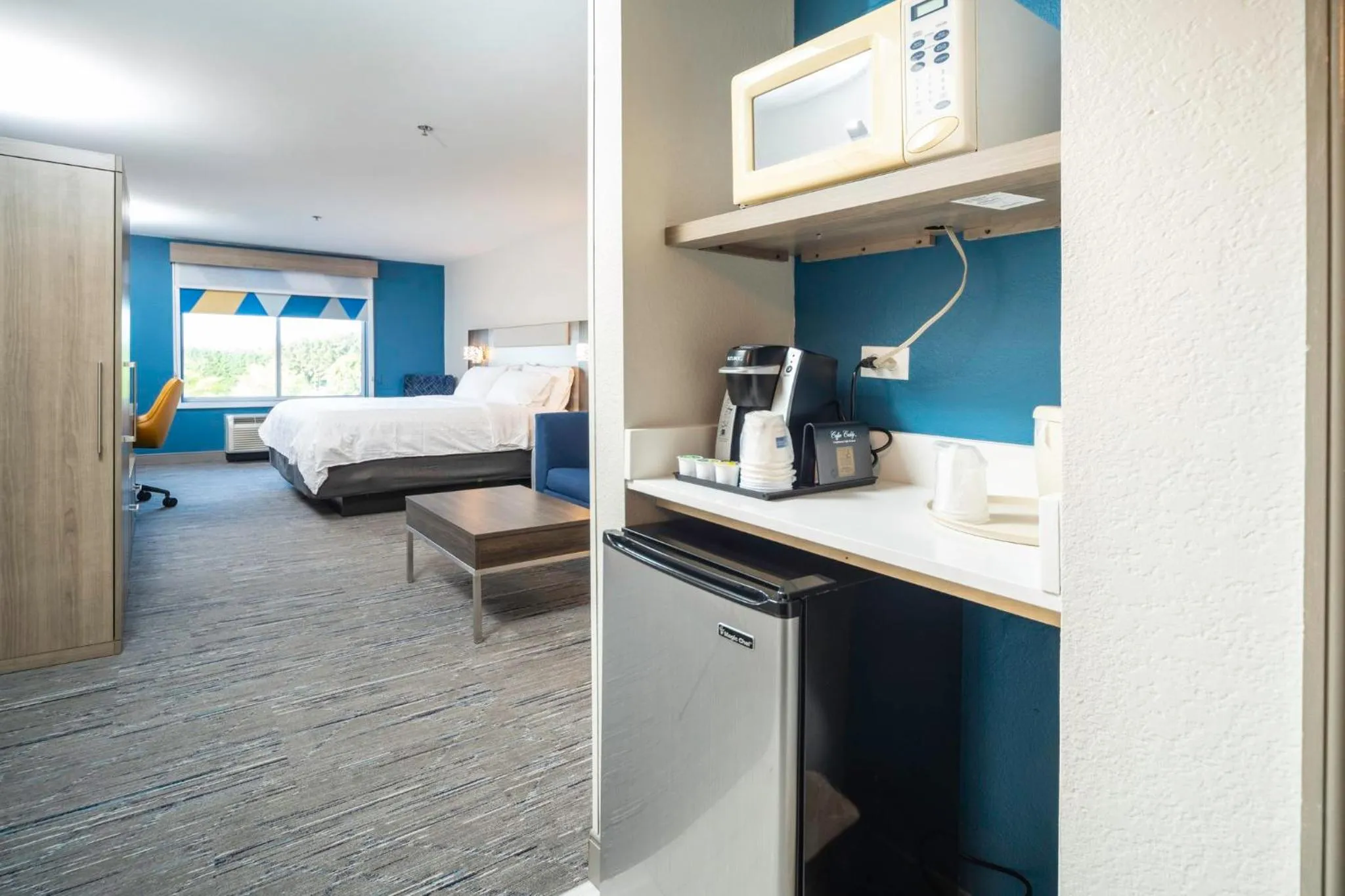 Bedroom, Bed in Holiday Inn Express and Suites Atlanta-Johns Creek by IHG