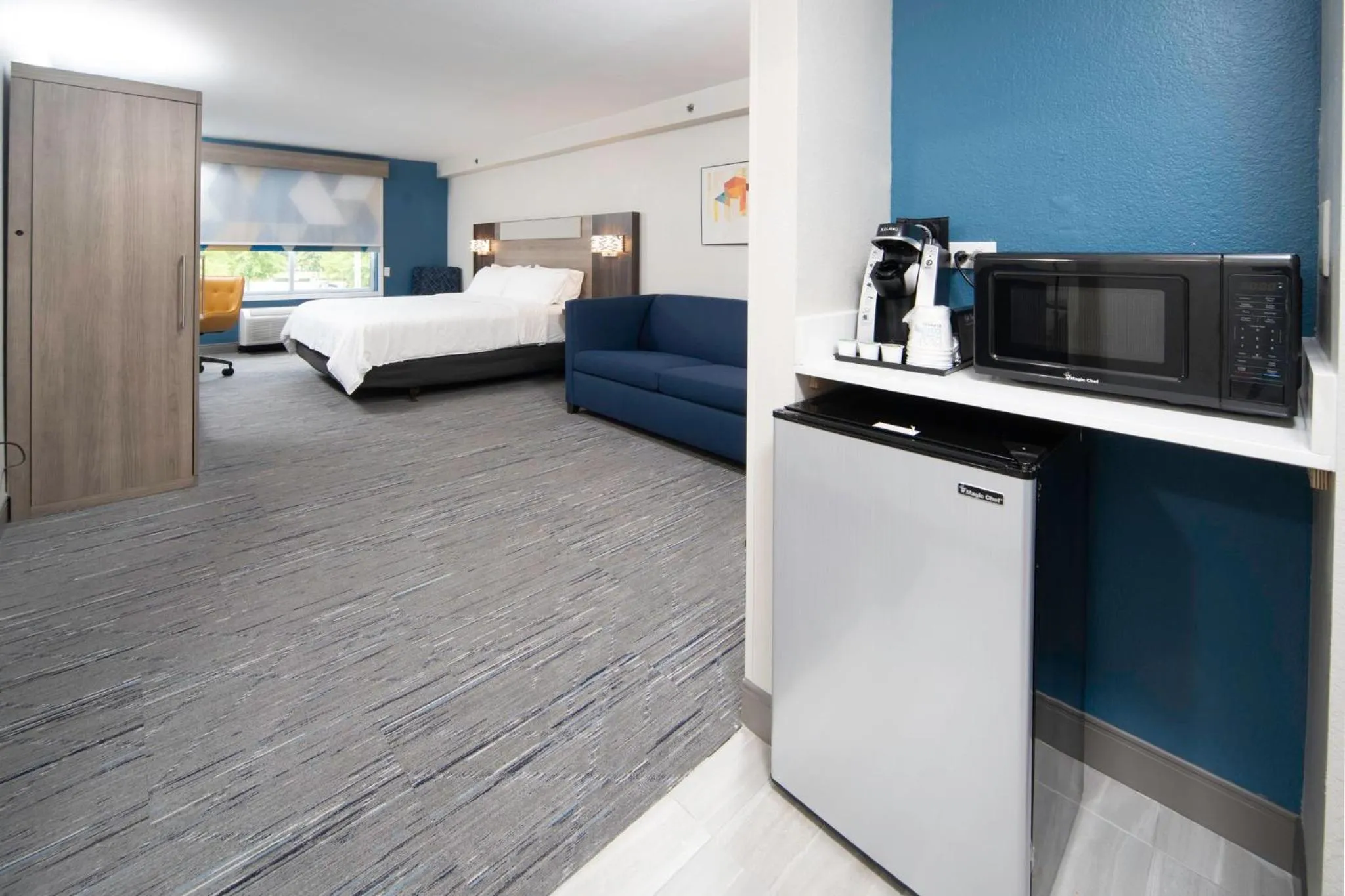 Photo of the whole room, Bed in Holiday Inn Express and Suites Atlanta-Johns Creek by IHG