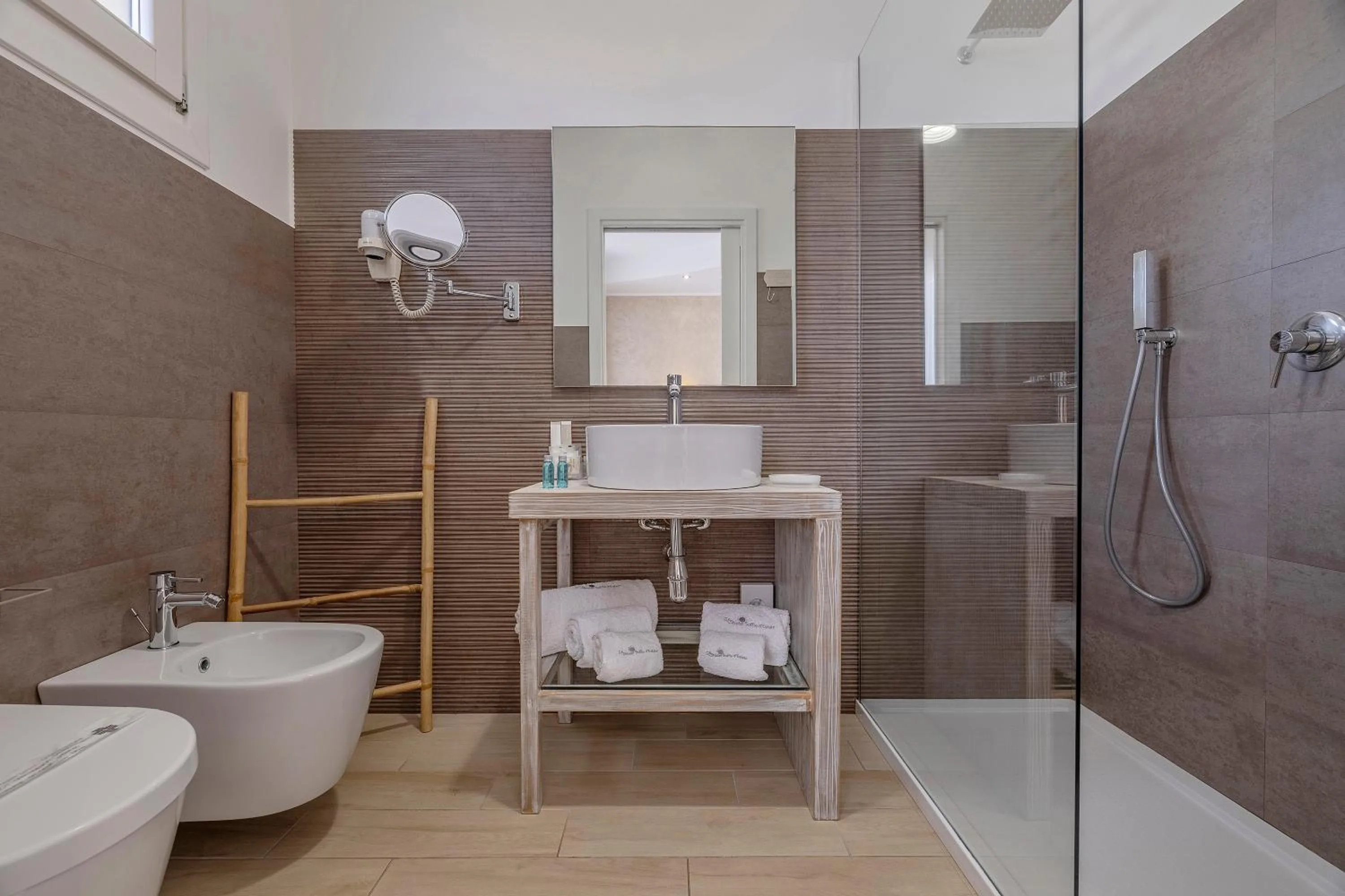 Toilet in Hotel Soffio D'Estate