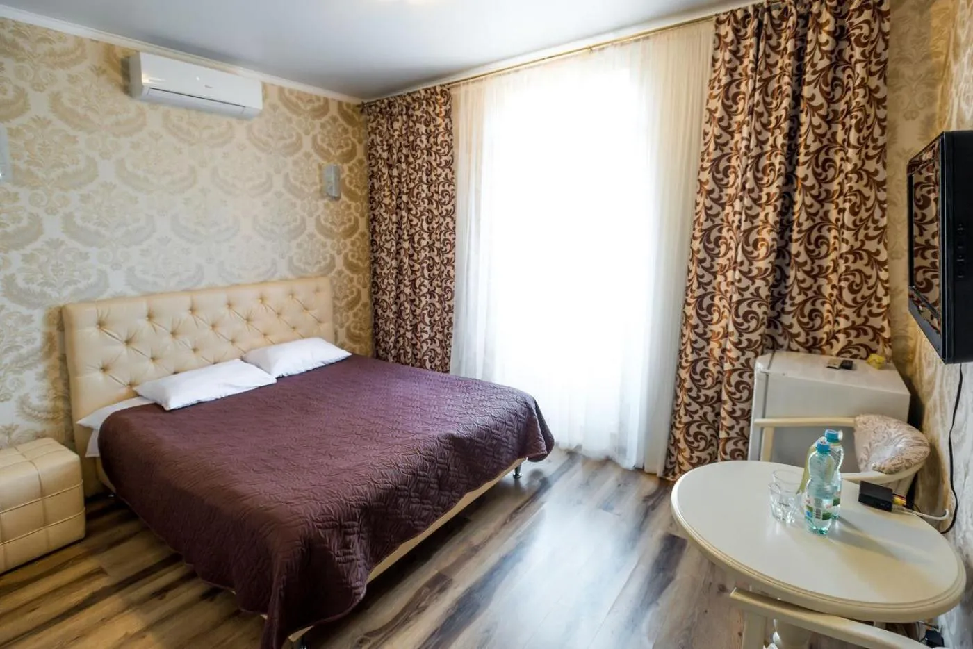 Bed in Guest House Shale