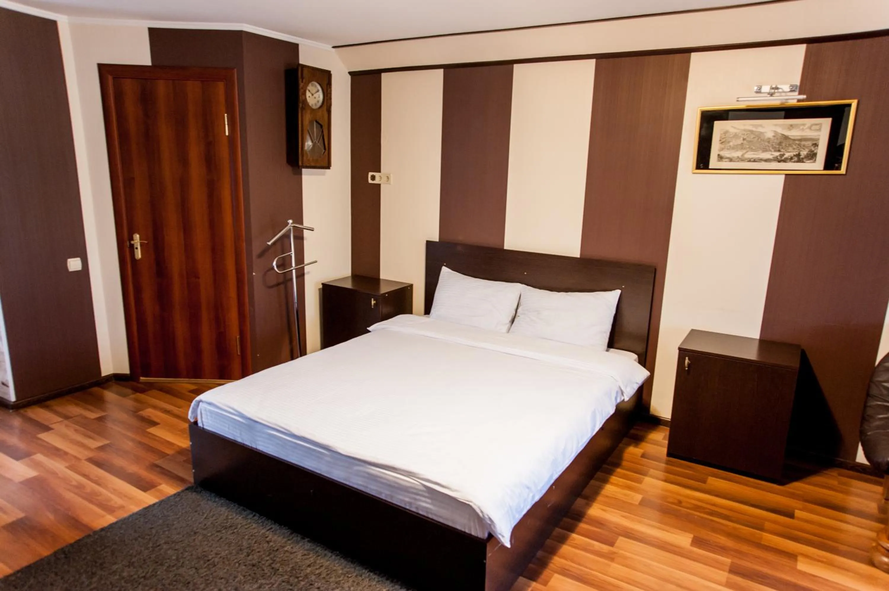 Bed in Guest House Shale