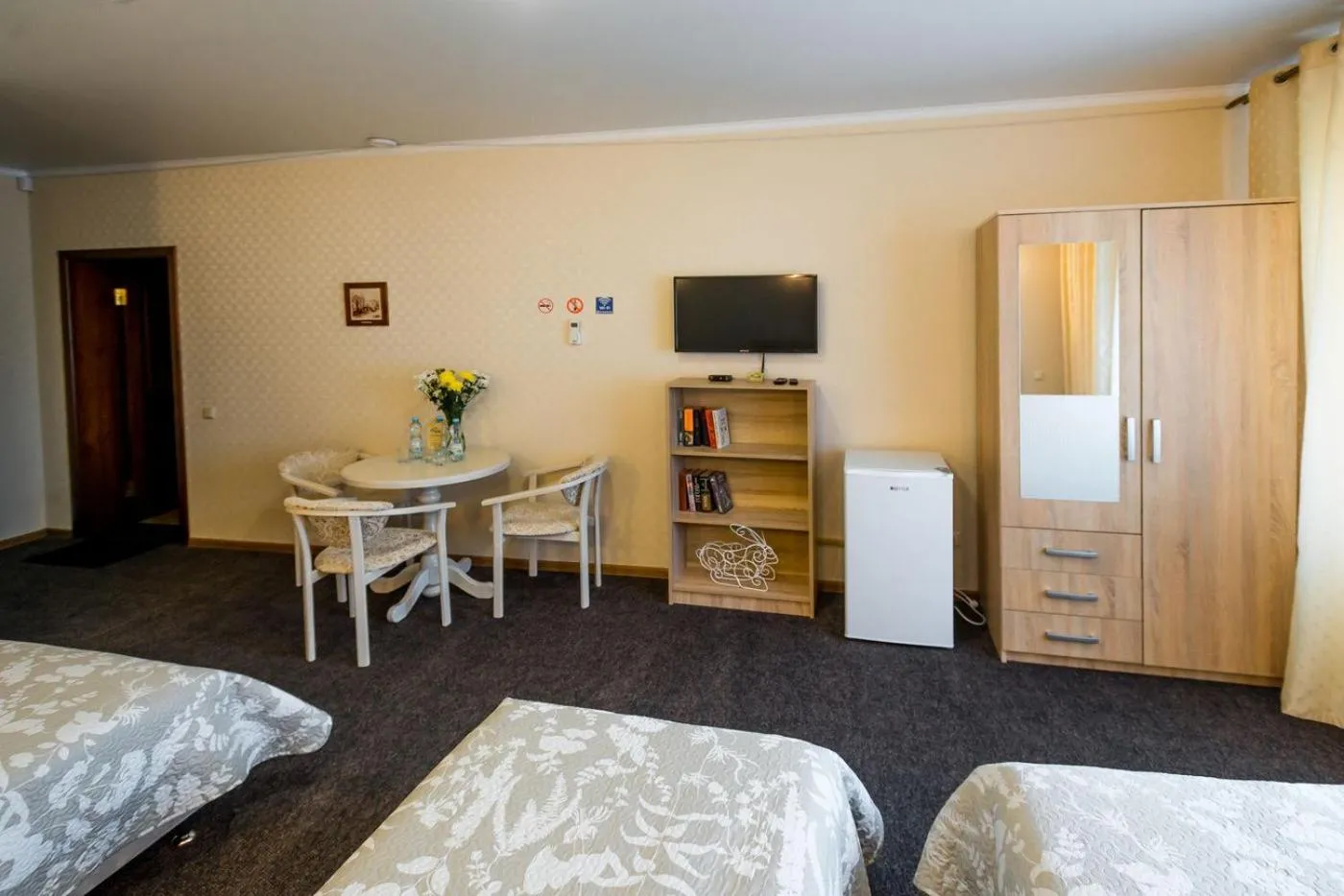 Bed in Guest House Shale
