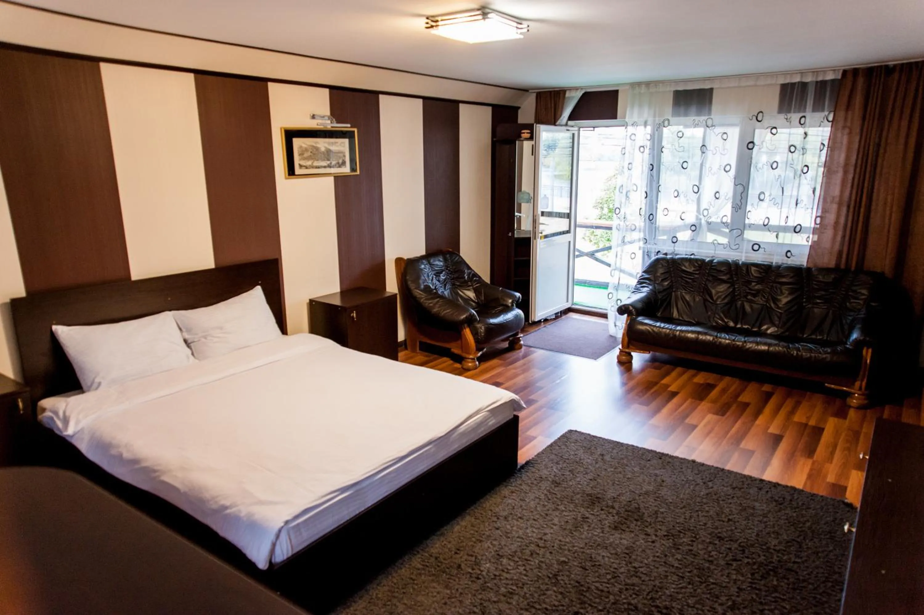 Bed in Guest House Shale
