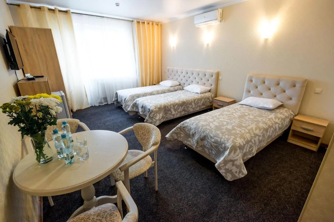 Bed in Guest House Shale