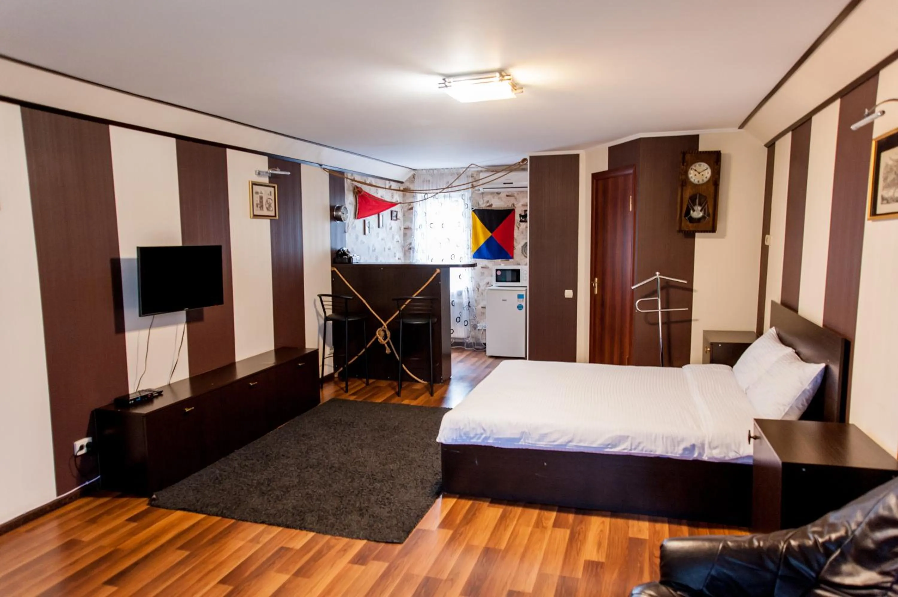 Bed in Guest House Shale