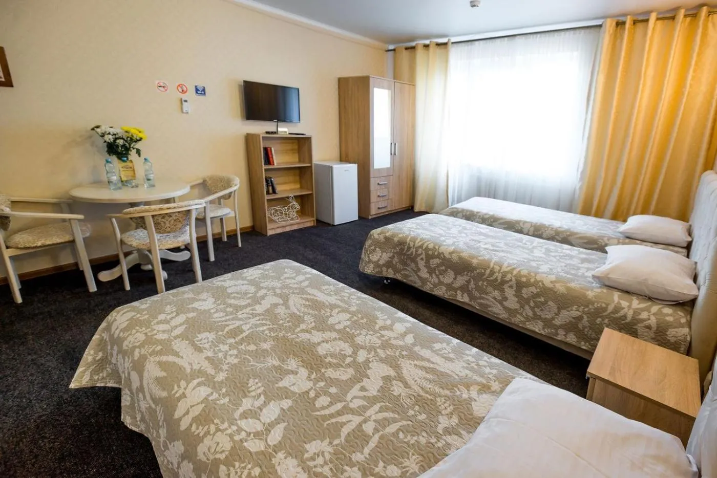 Bed in Guest House Shale