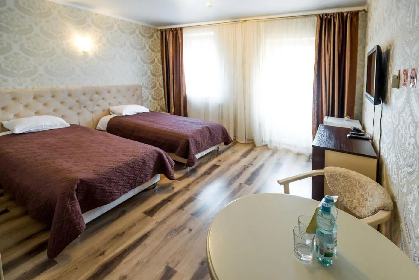 Bed in Guest House Shale