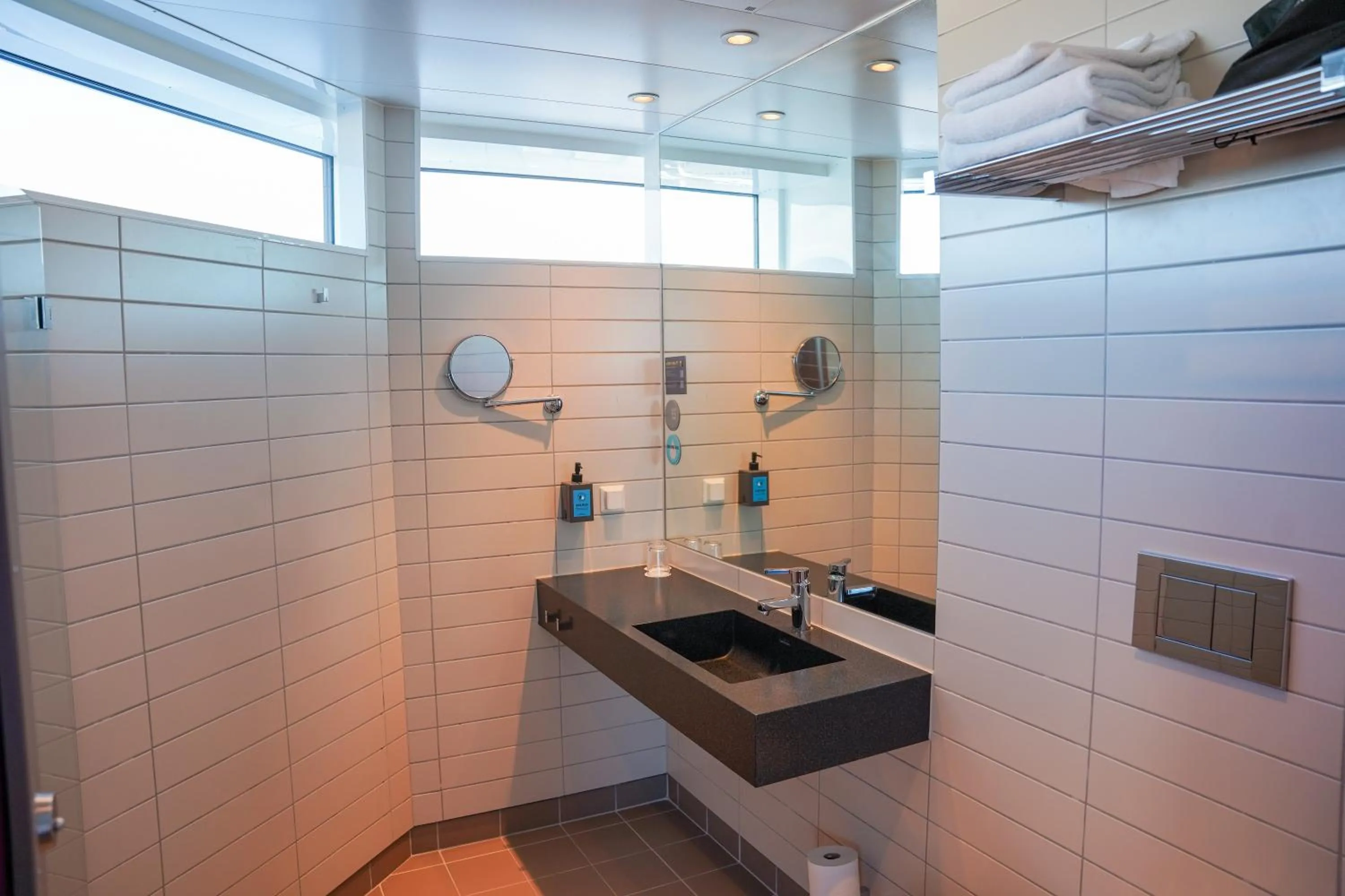 Toilet in Comfort Hotel Winn