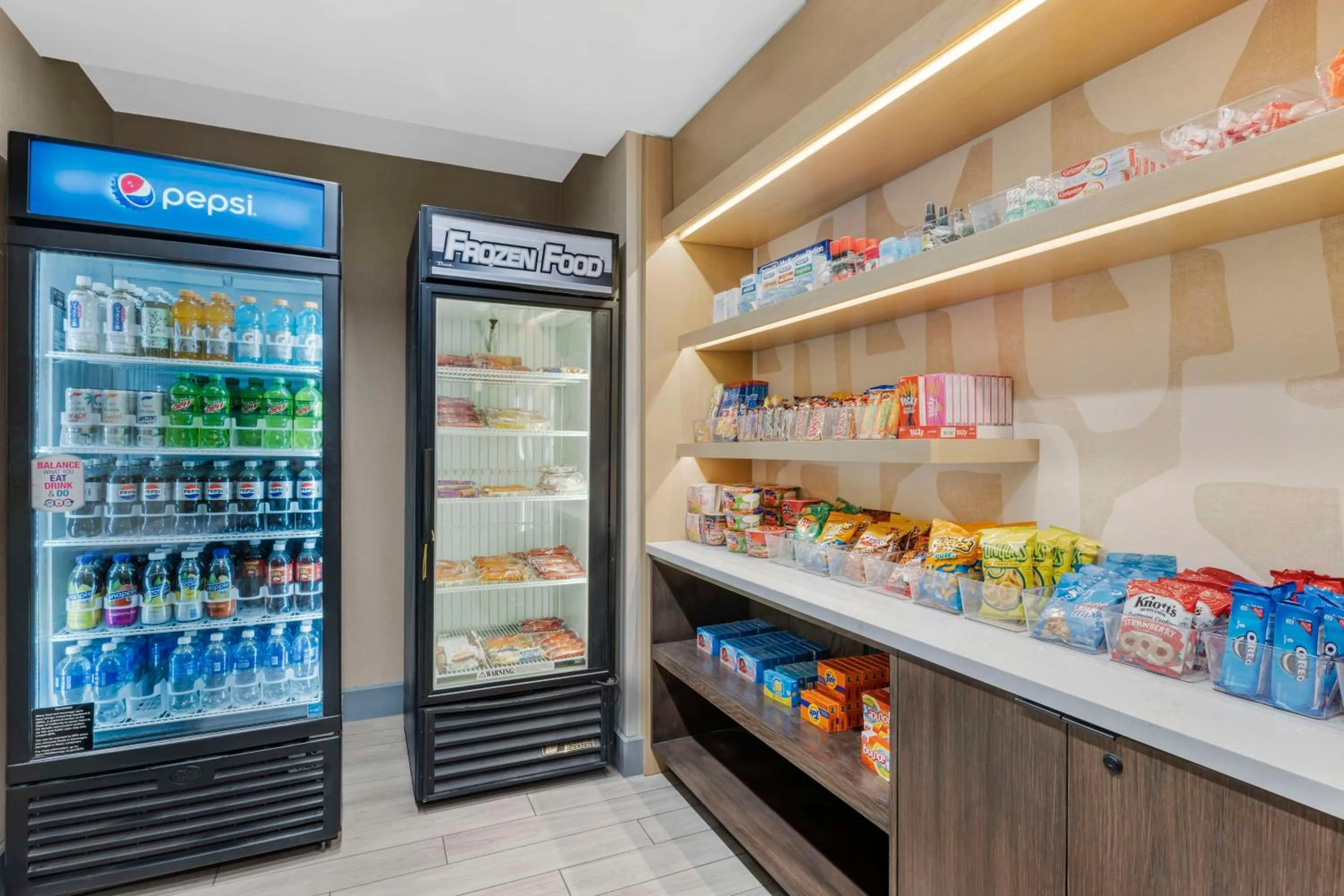 Food and drinks in Sonesta ES Suites Torrance Redondo Beach