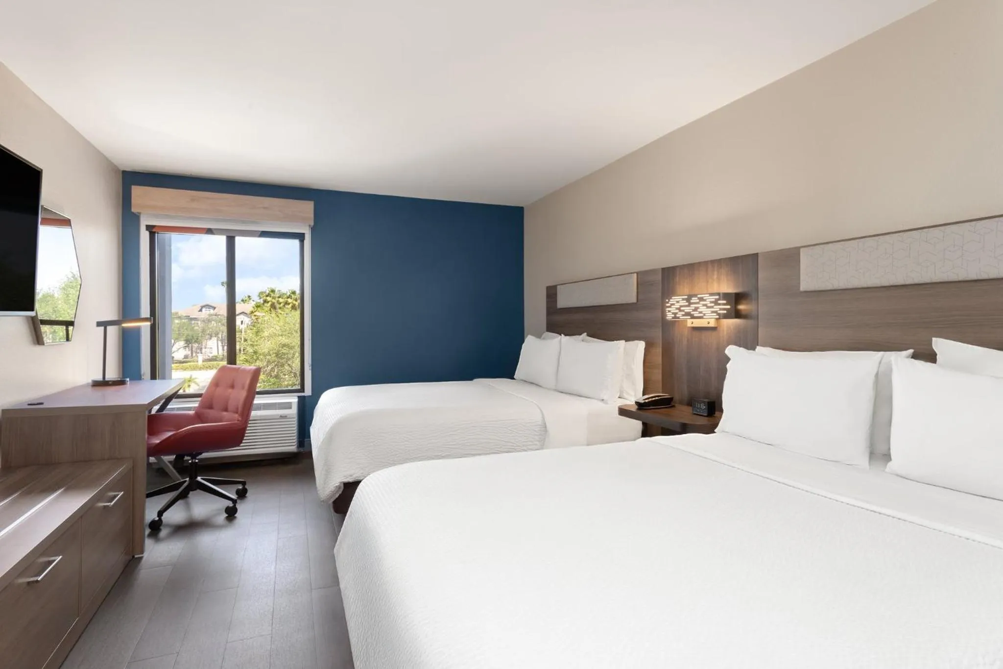 Photo of the whole room, Bed in Holiday Inn Express Hotel & Suites Tampa-Rocky Point Island by IHG