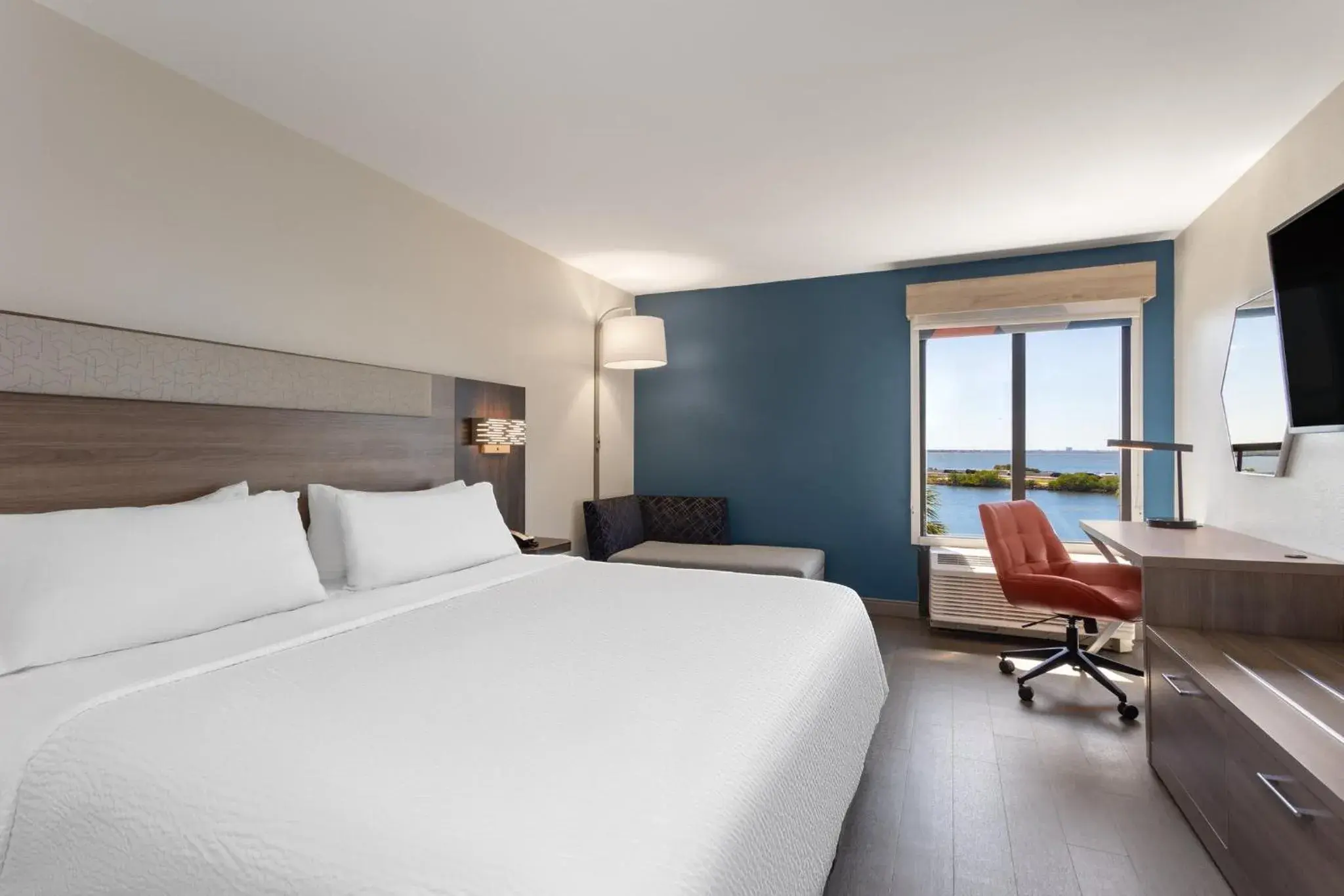 Standard King Room with Bay View in Holiday Inn Express Hotel & Suites Tampa-Rocky Point Island by IHG Standard King Room with Bay View in Holiday Inn Express Hotel & Suites Tampa-Rocky Point Island by IHG