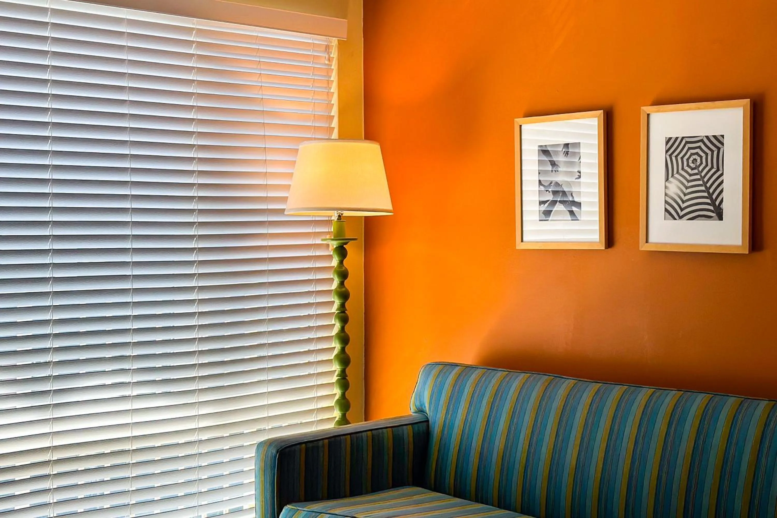 Seating area in Hotel Del Sol