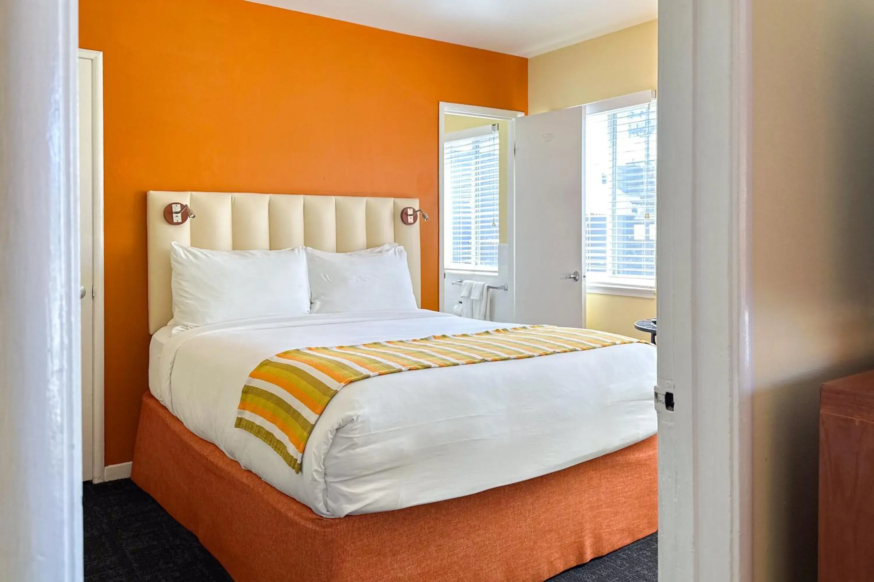 Bedroom, Bed in Hotel Del Sol Bedroom, Bed in Hotel Del Sol