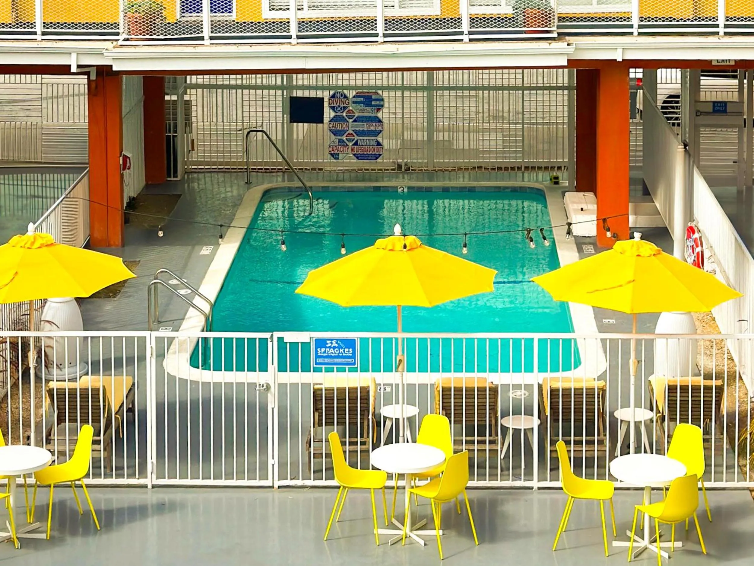 Swimming pool in Hotel Del Sol