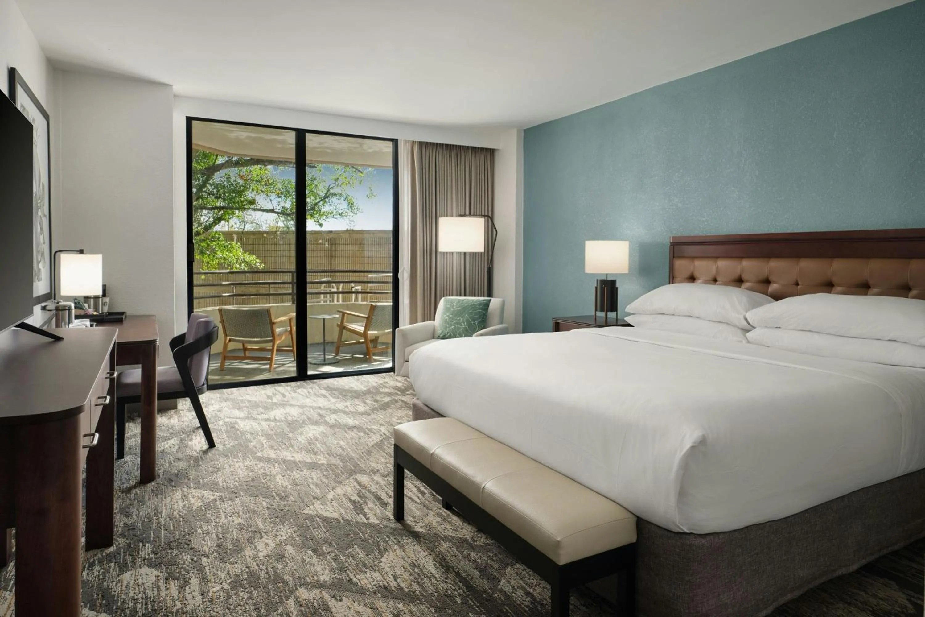 Photo of the whole room, Bed in Sheraton Tampa Brandon Hotel