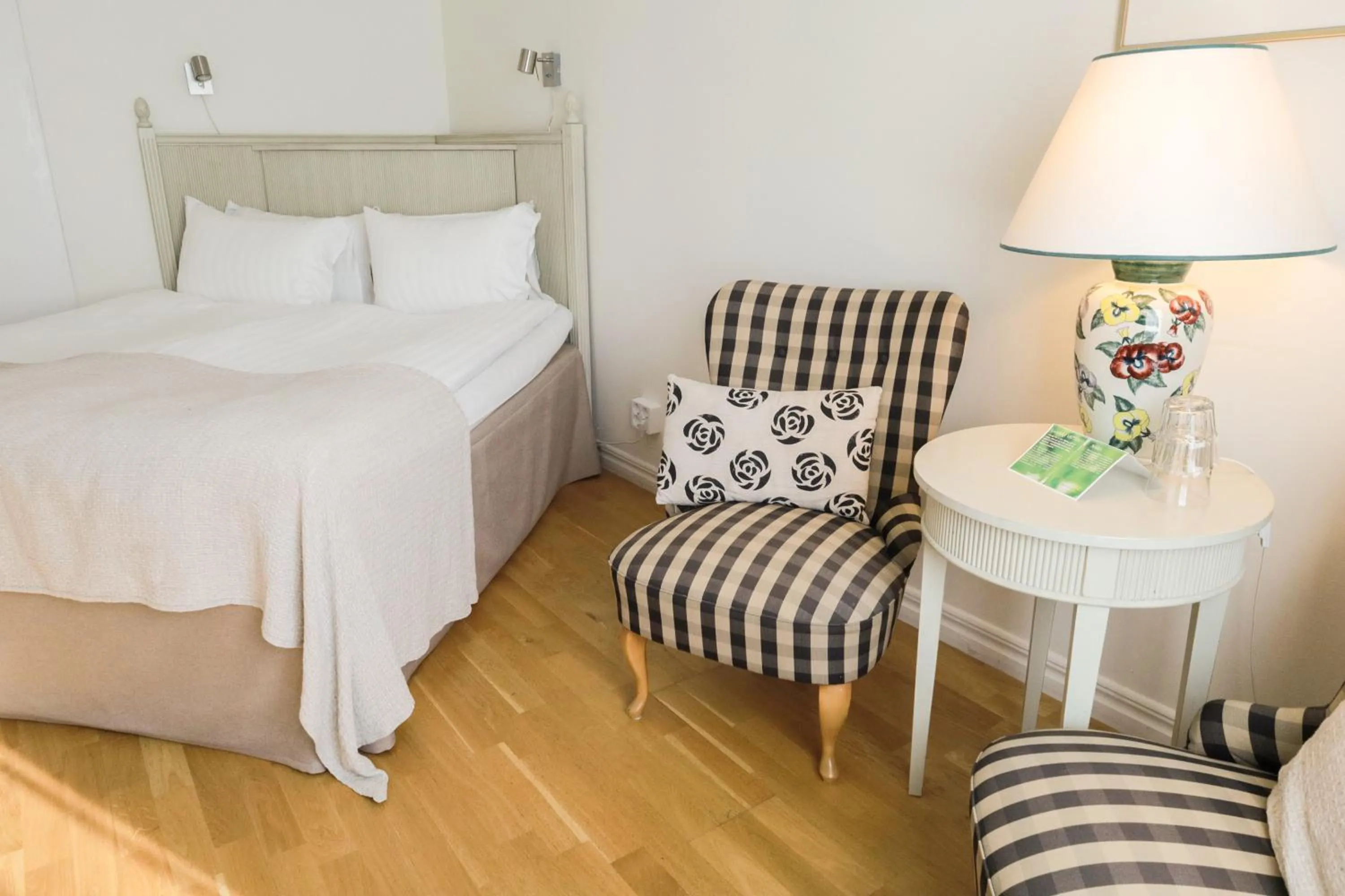 Photo of the whole room, Bed in Blommenhof Hotel