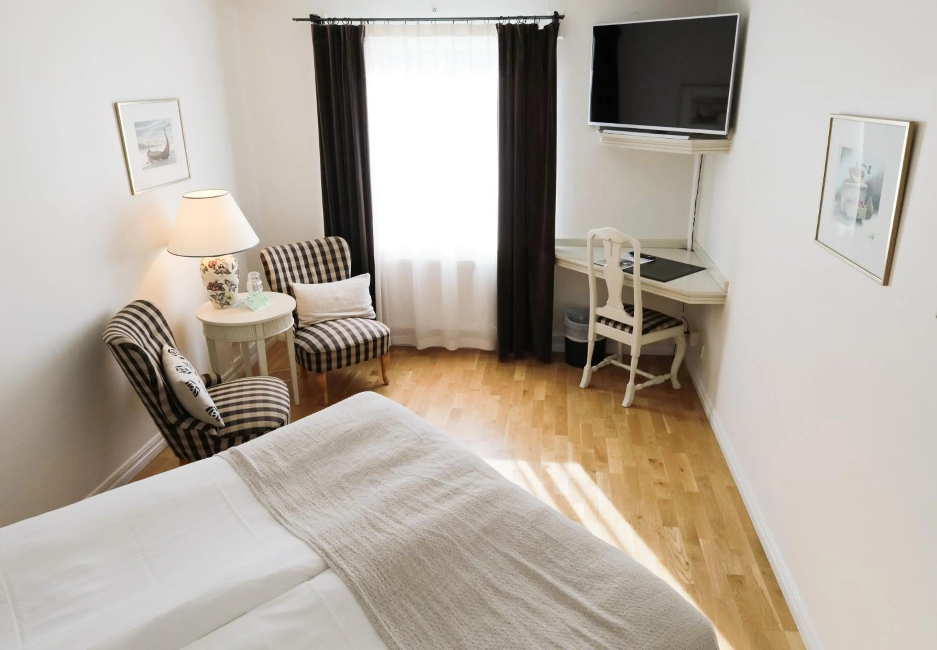 Bedroom, Bed in Blommenhof Hotel