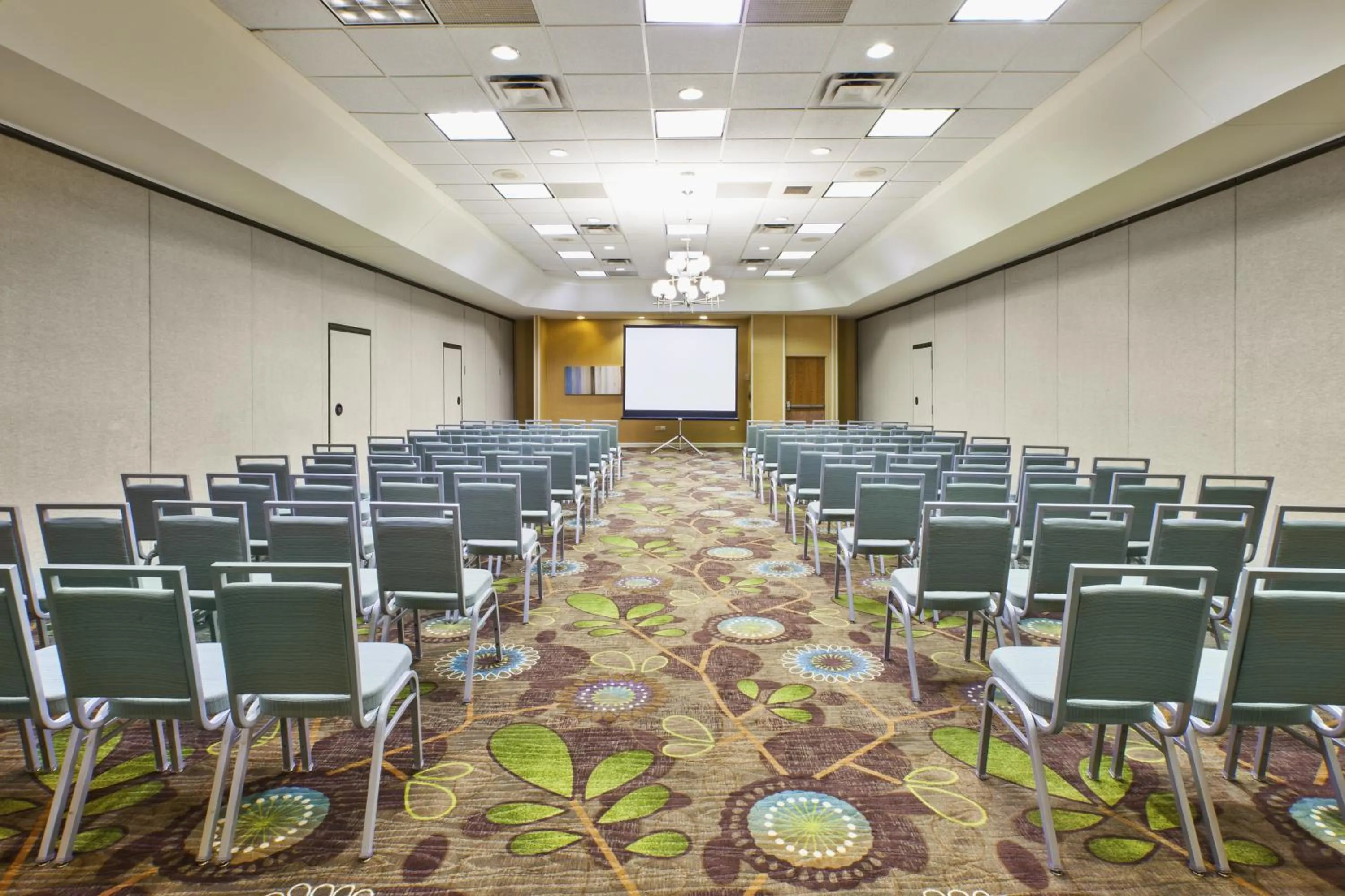 Meeting/conference room in Holiday Inn & Suites Bolingbrook by IHG