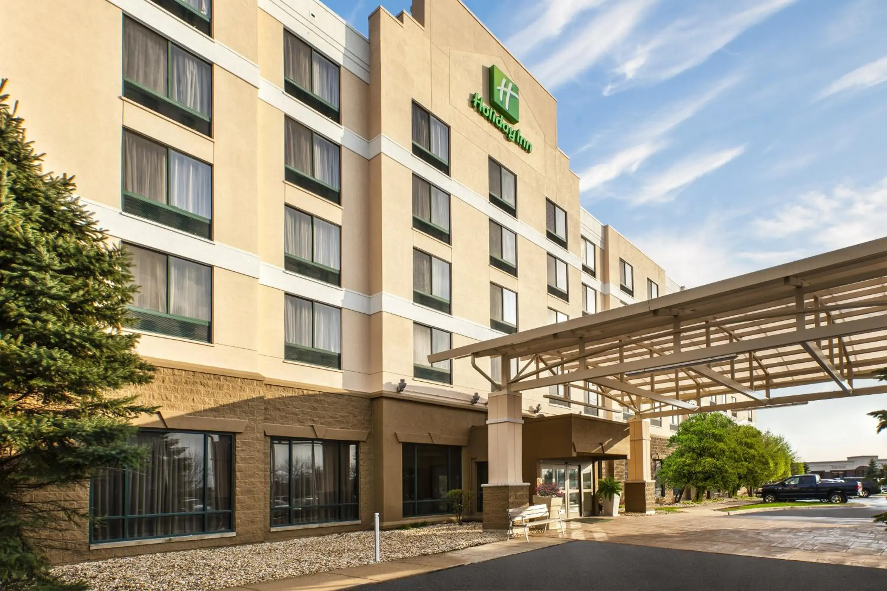 Property building in Holiday Inn & Suites Bolingbrook by IHG Property building in Holiday Inn & Suites Bolingbrook by IHG