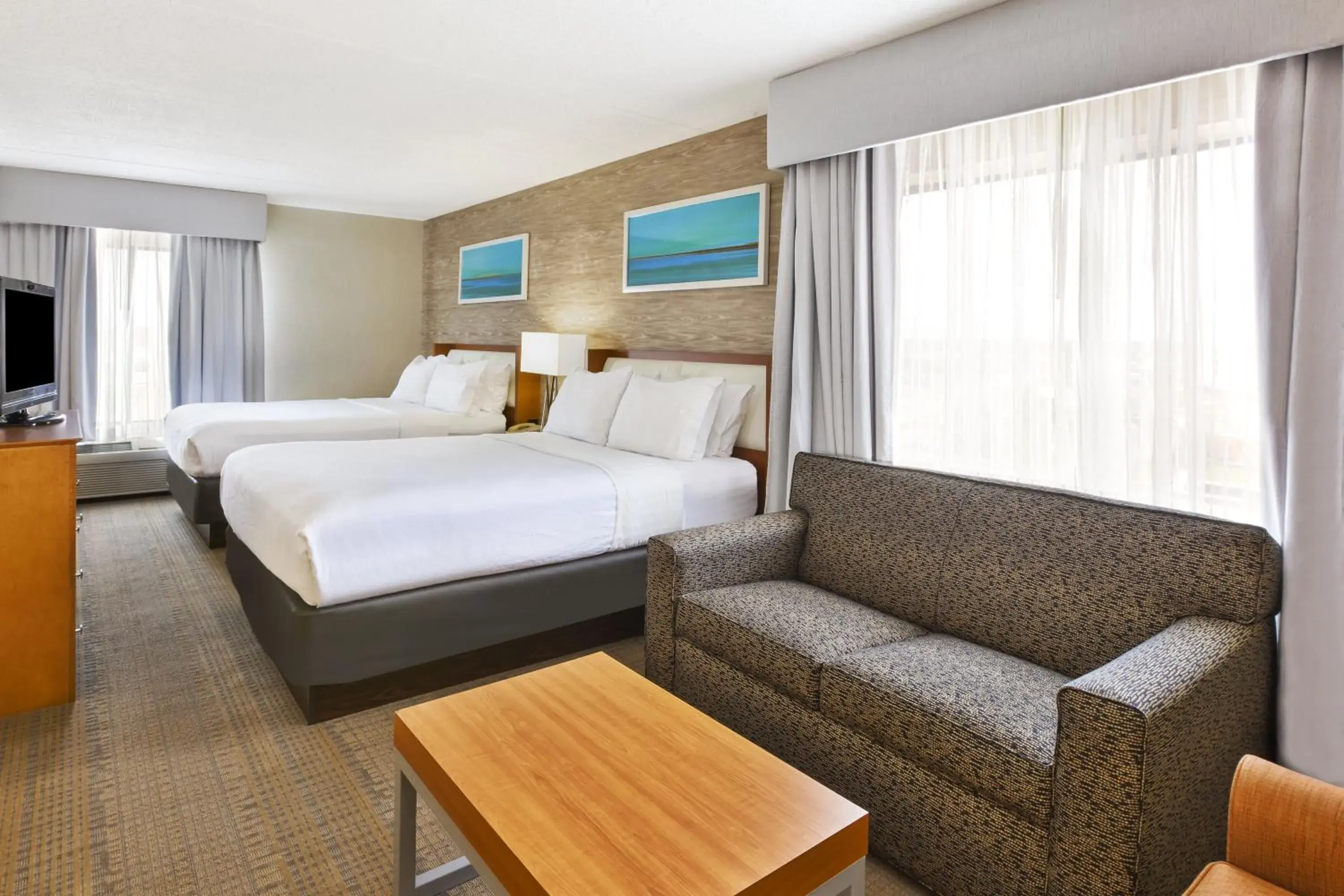 Photo of the whole room, Bed in Holiday Inn & Suites Bolingbrook by IHG Photo of the whole room, Bed in Holiday Inn & Suites Bolingbrook by IHG