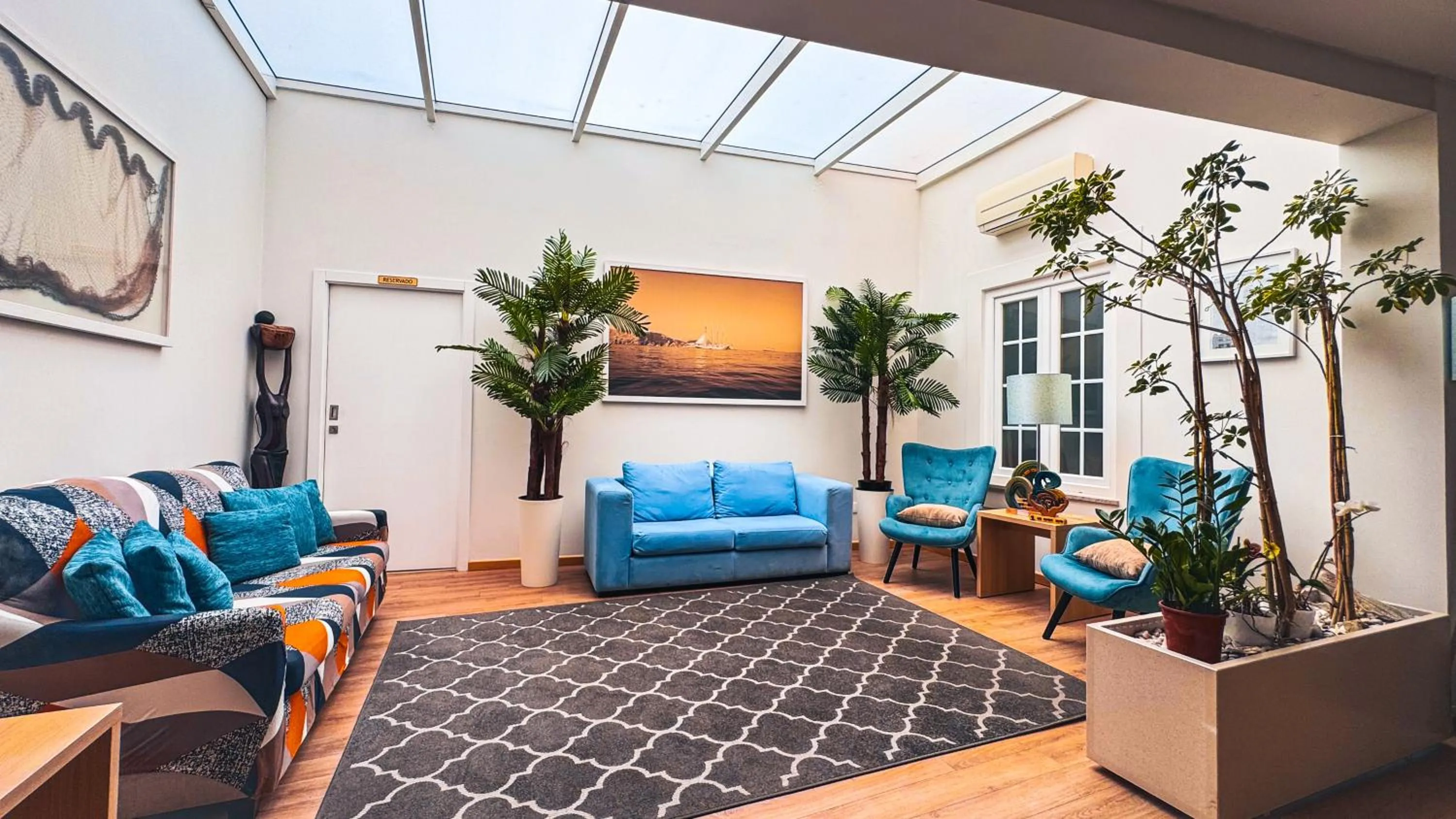 Communal lounge/ TV room in Sea Garden Peniche