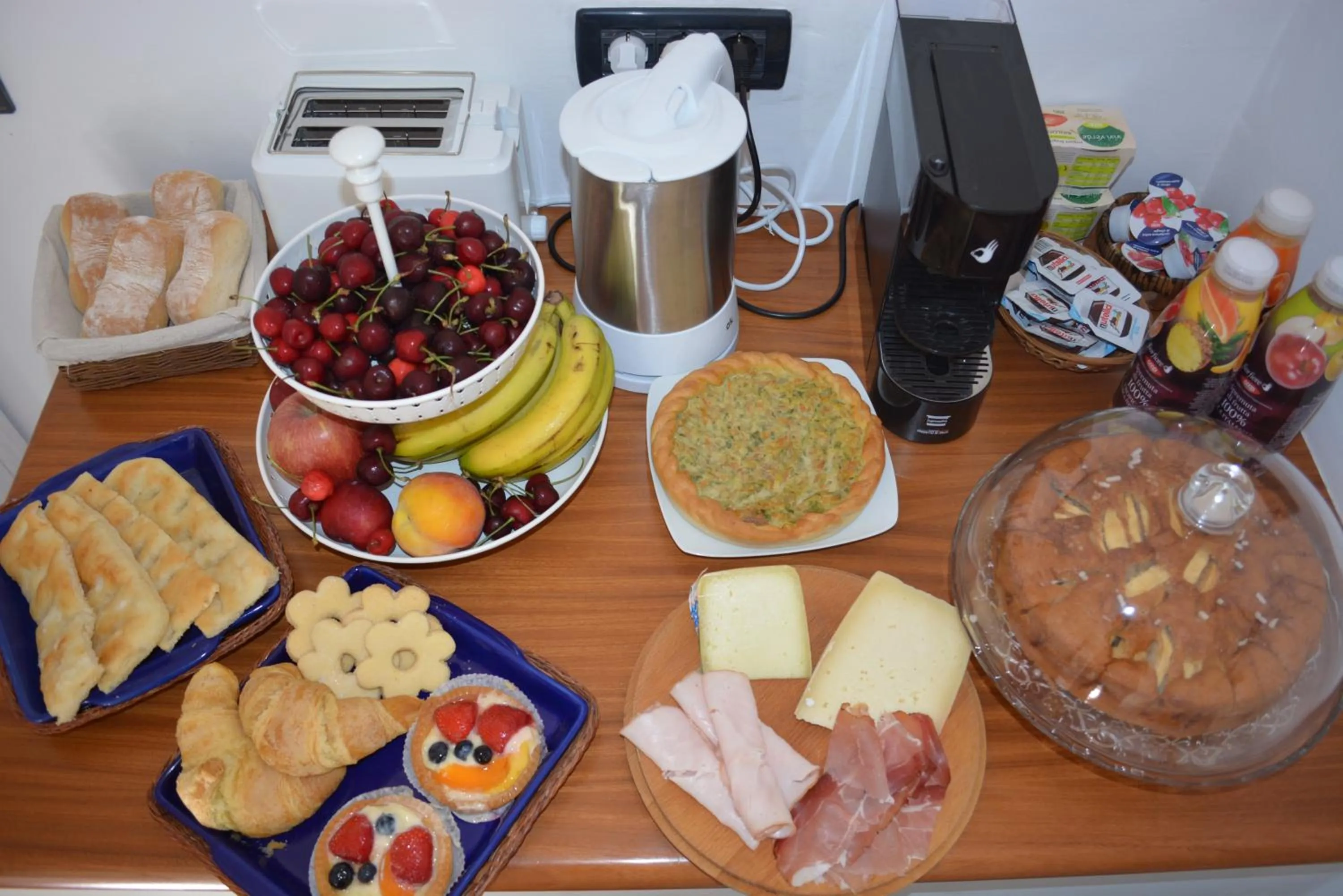 Food and drinks in Ca da Muntà bed and breakfast